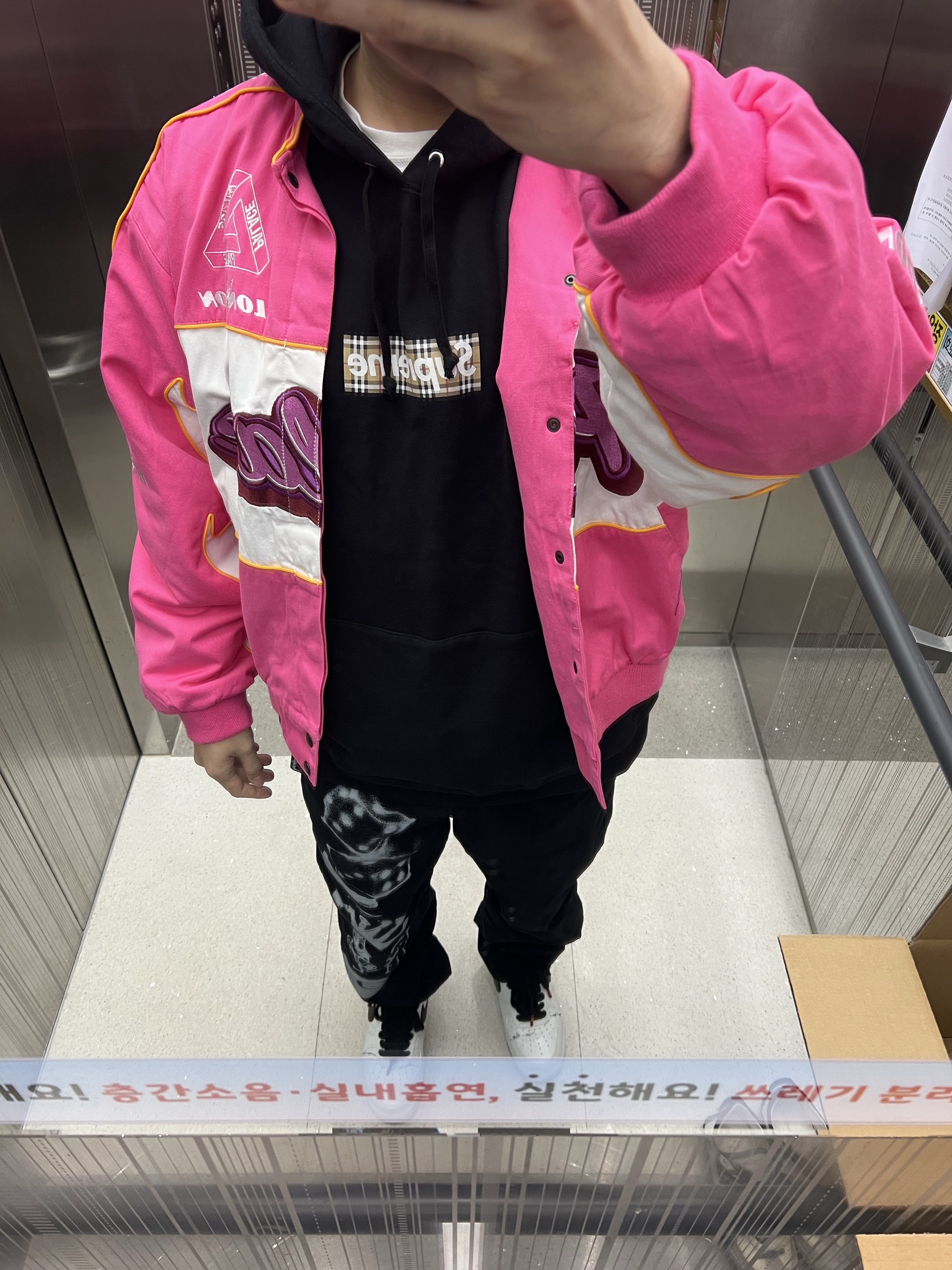 Palace Fast Cotton Jacket Pink - 23SS, Supreme x Burberry Box Logo Hooded Sweatshirt Black - 22SS 착용 스타일