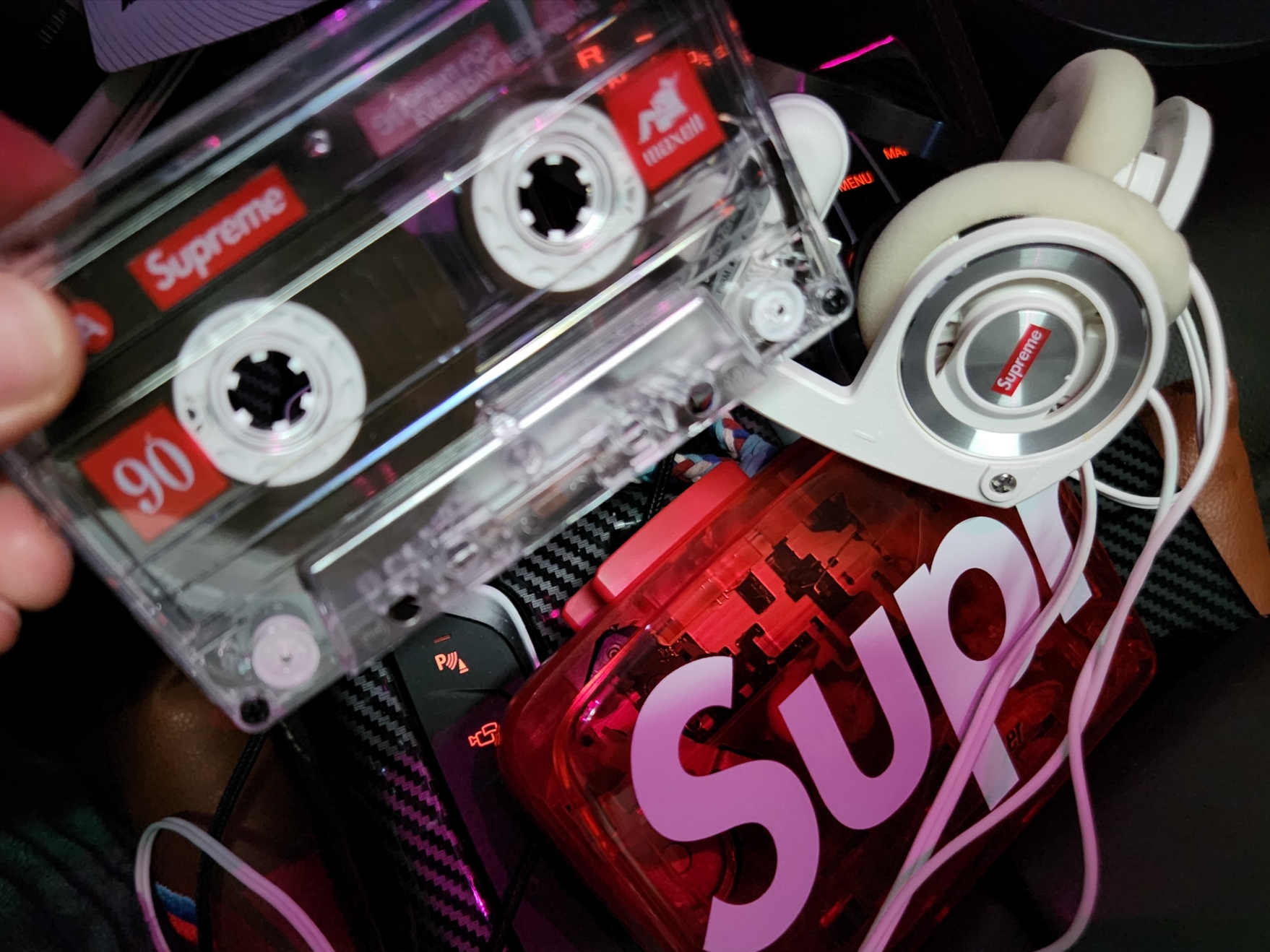 Supreme x Maxell Cassette Tapes Clear (Pack of 5) - 23FW, Supreme x Koss Portapro Headphones White - 23FW 착용 스타일 - 1