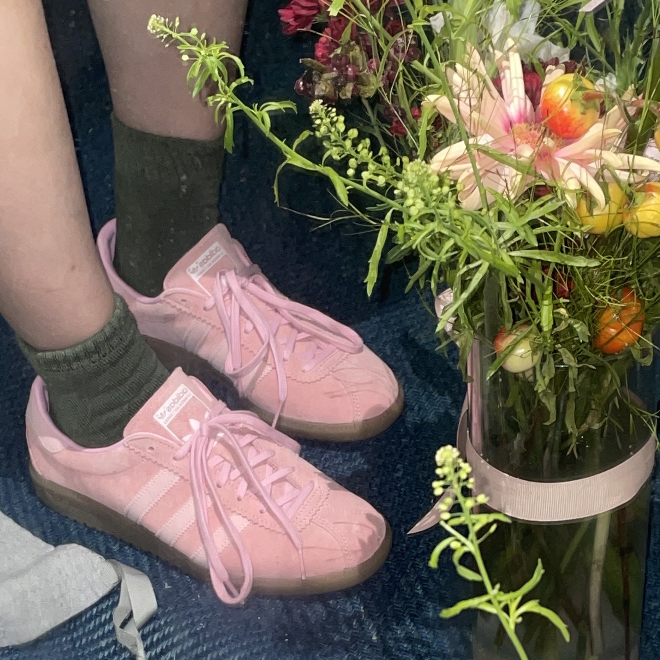Adidas Bermuda Glow Pink 착용 스타일