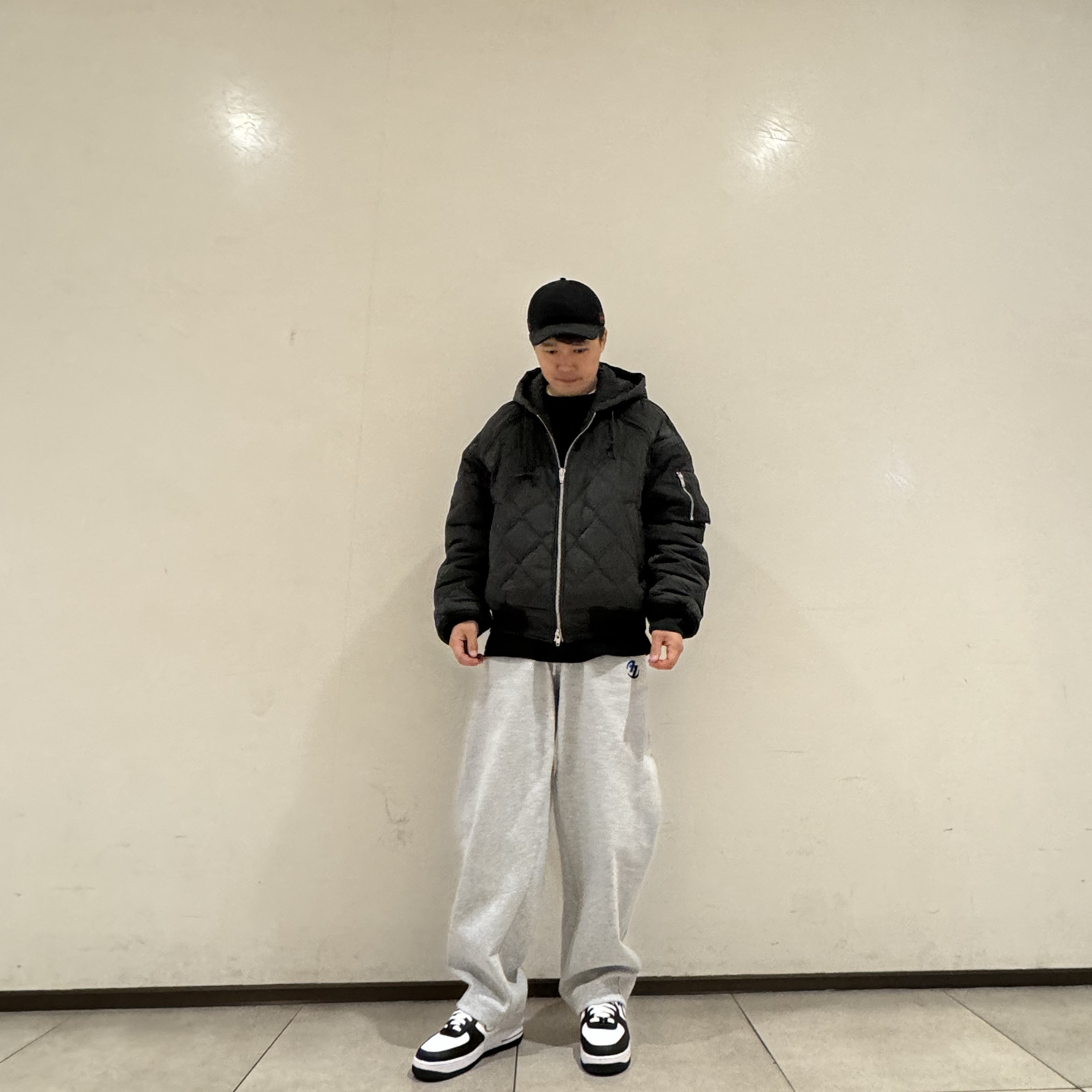 Zara x Ader Error Jogger Pants Grey 착용 스타일 - 2