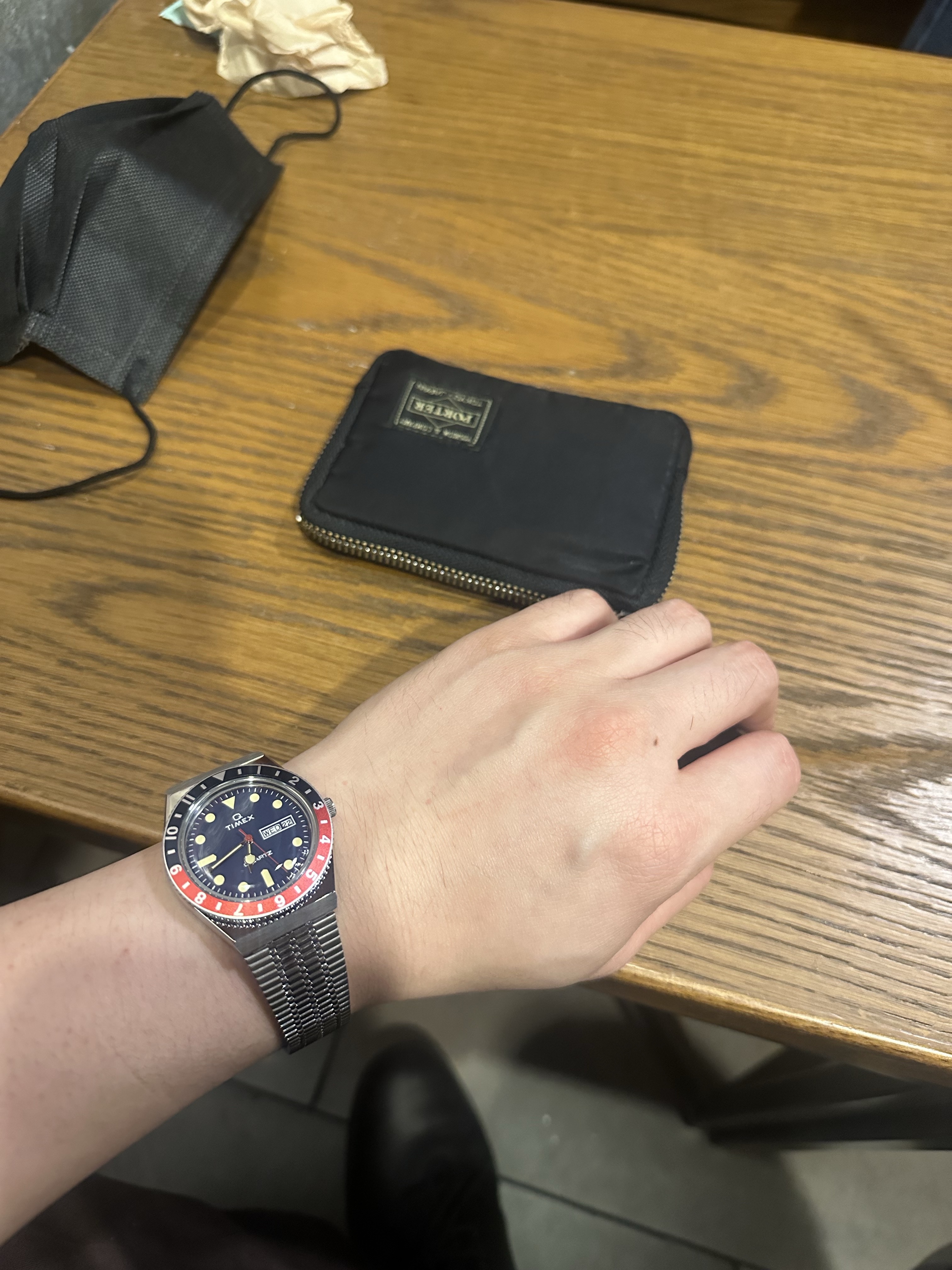 Porter Freestyle Multi Coin Case Black 착용 스타일