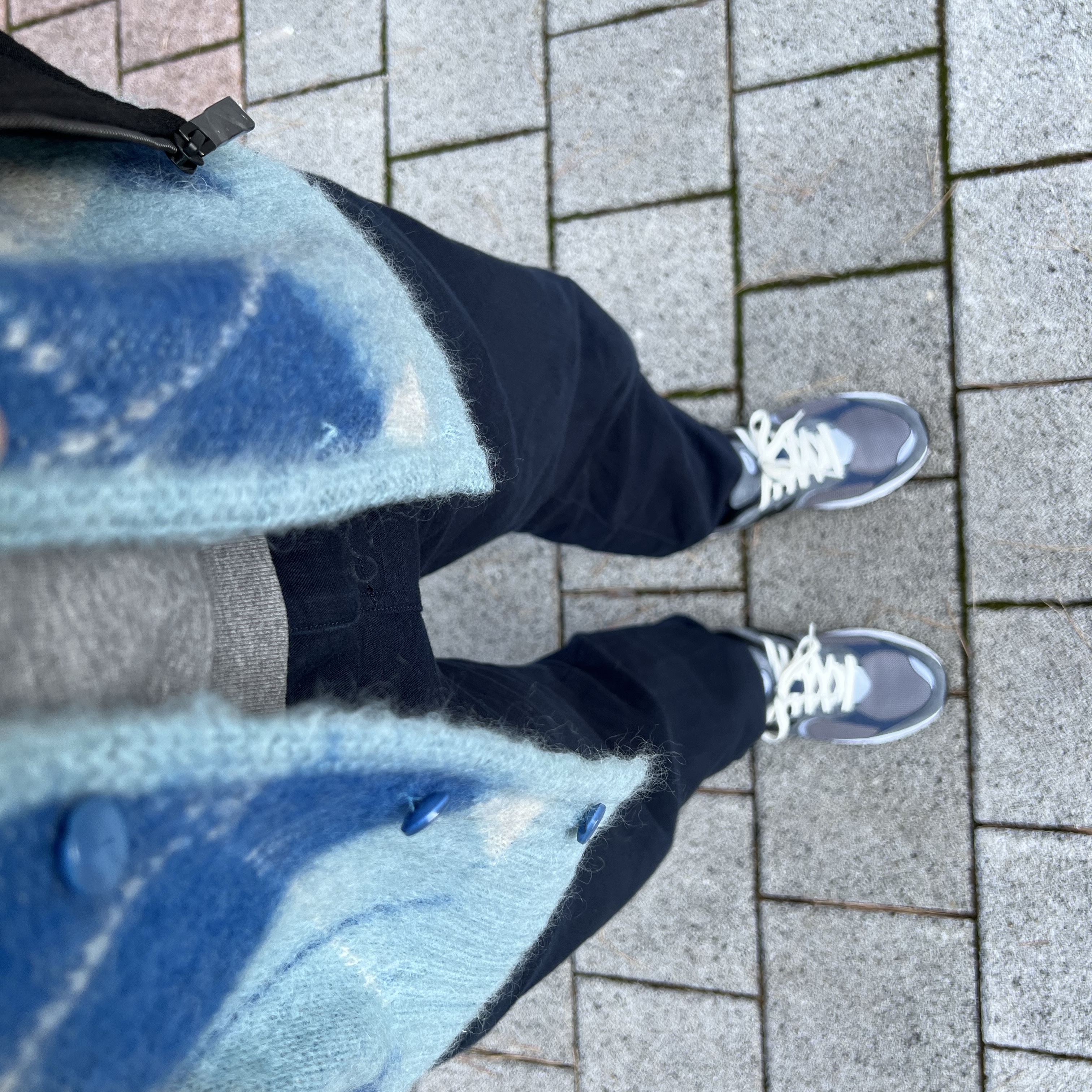 Needles Mohair Cardigan Argyle Blue, New Balance x JJJJound 2002R Storm Blue 착용 스타일