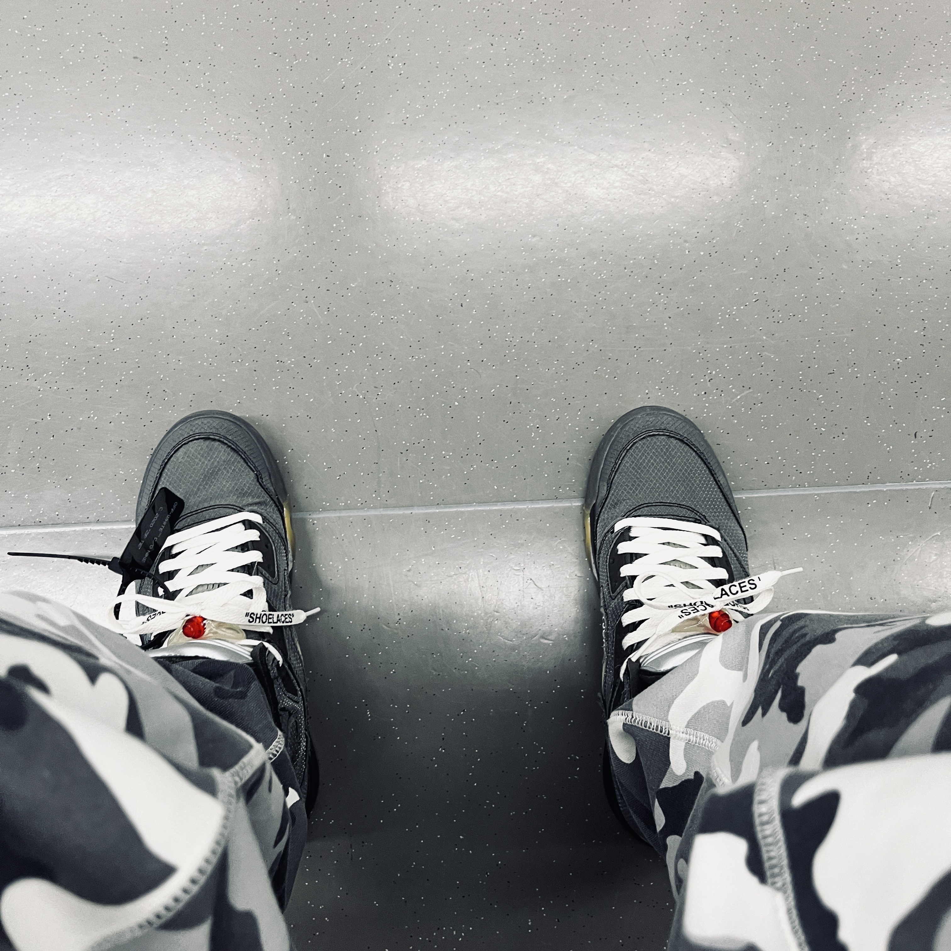 Jordan 5 x Off-White Retro SP Black Muslin 착용 스타일 - 3