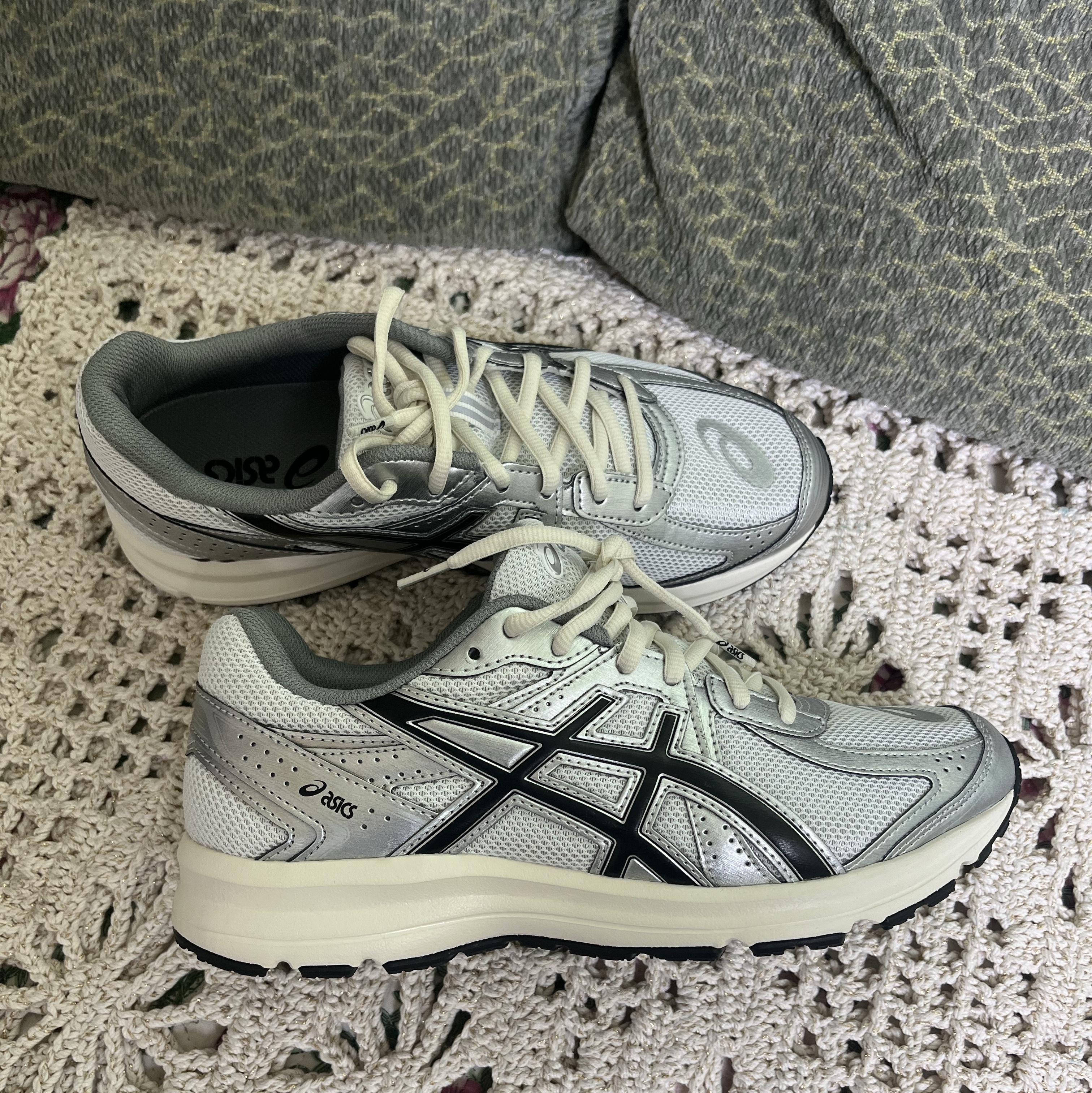 Asics Jog 100 S White Black - 2E Wide 착용 스타일