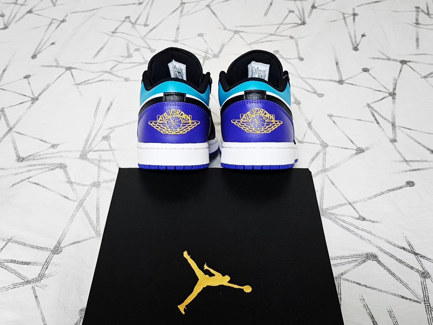 Jordan 1 Low Court Purple Tropical Twist 착용 스타일 - 5