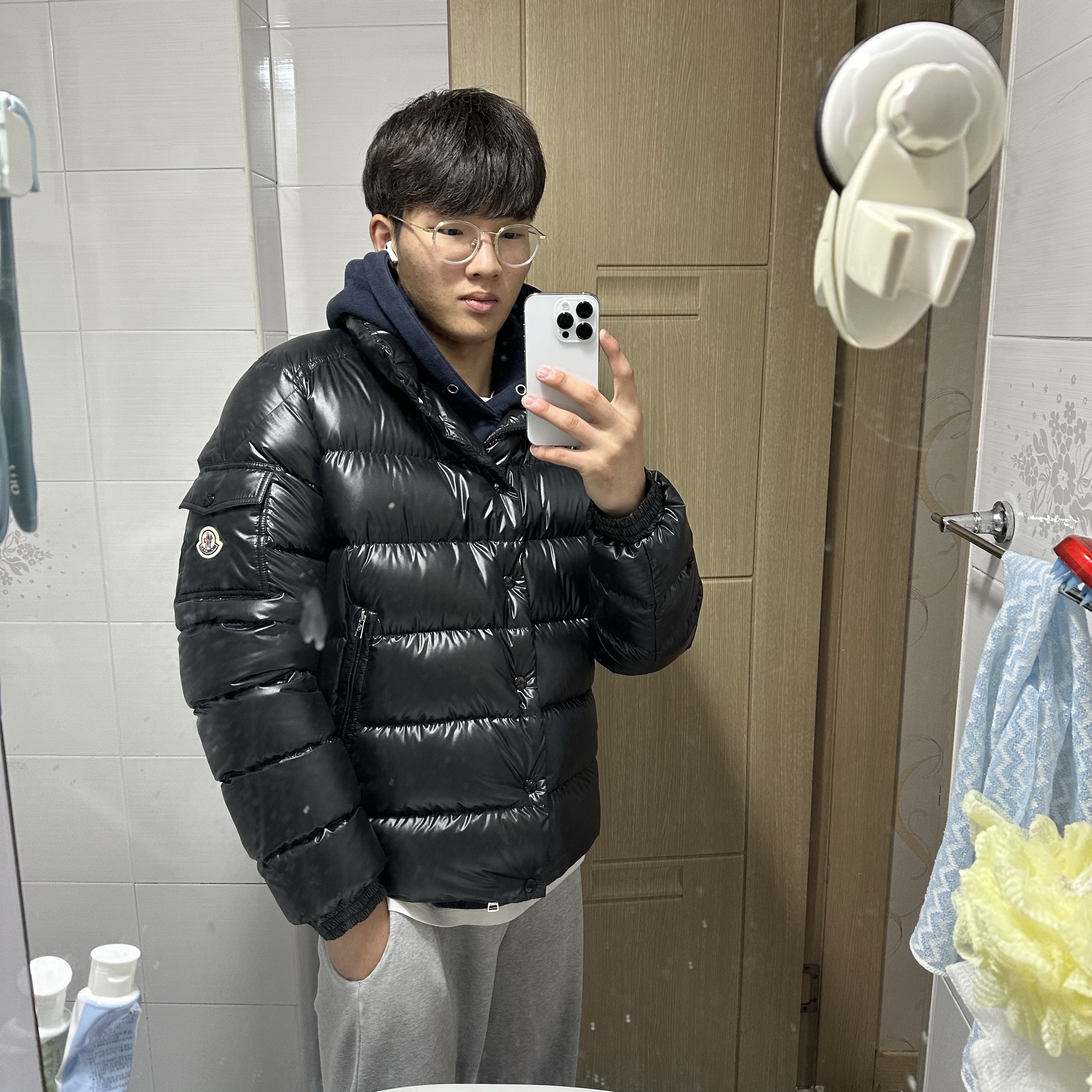 Moncler Lule Short Down Jacket Black - 23FW 착용 스타일 - 2