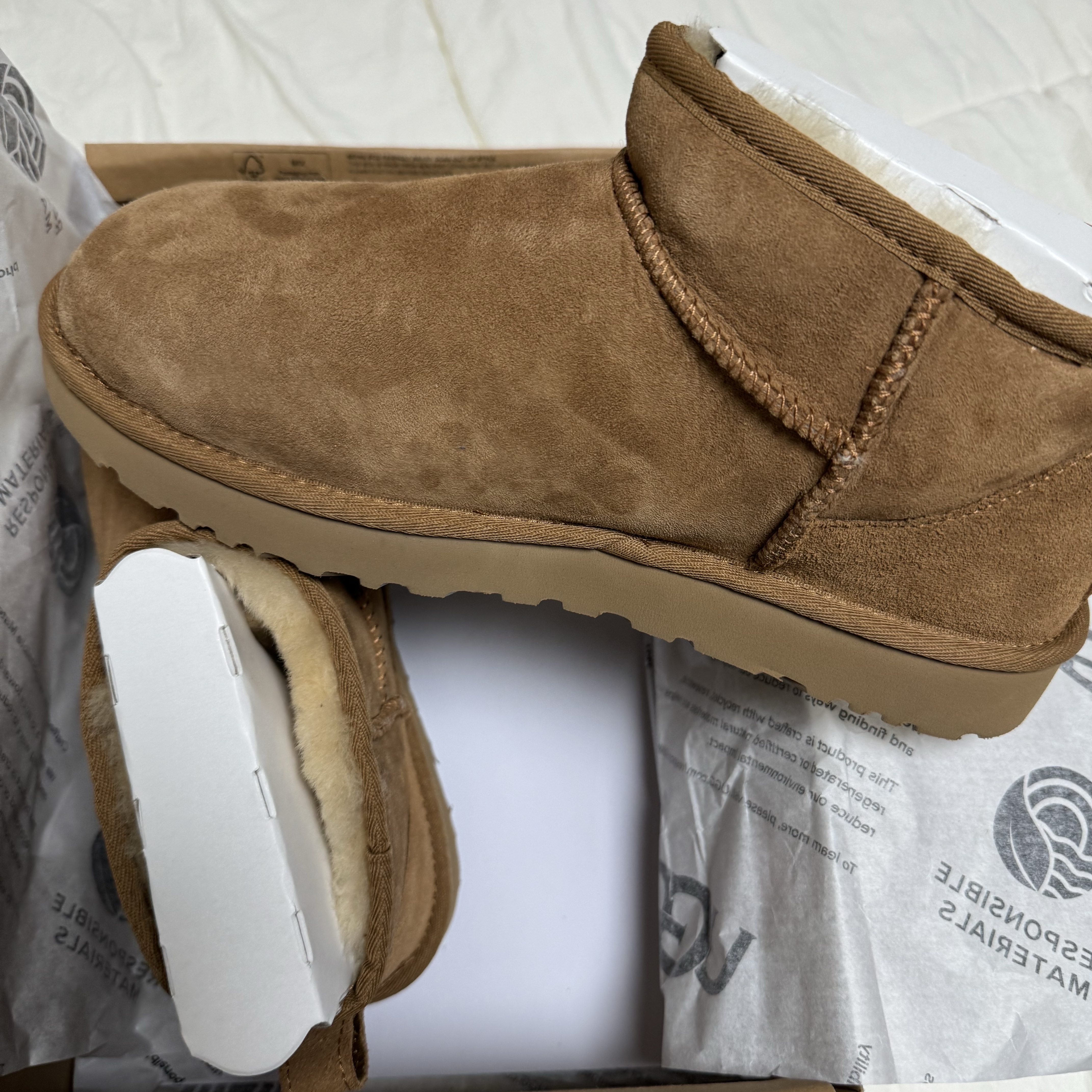 (W) UGG Classic Ultra Mini Boots Chestnut 착용 스타일