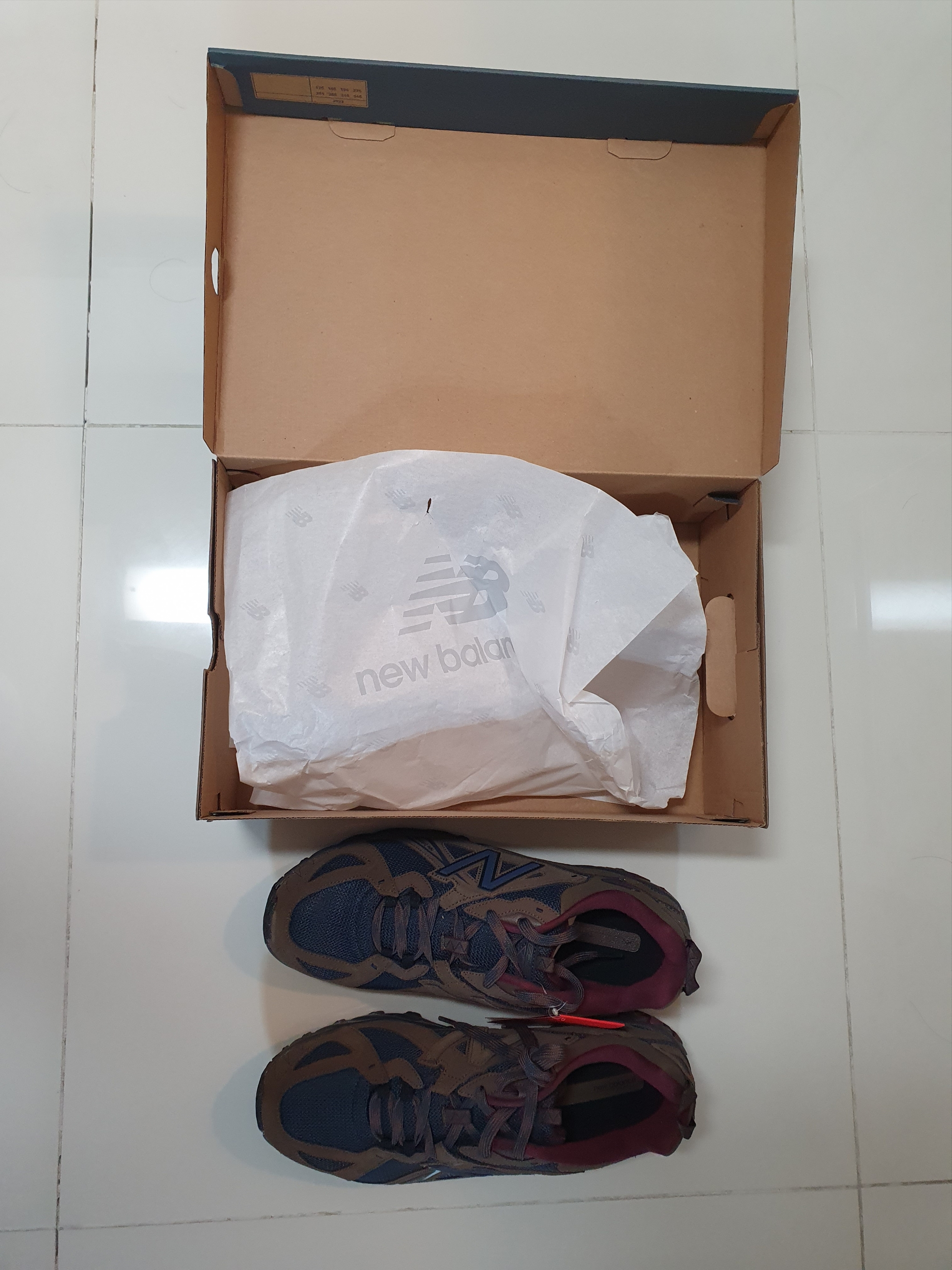 New Balance ML610T Dark Mushroom - D Standard 착용 스타일