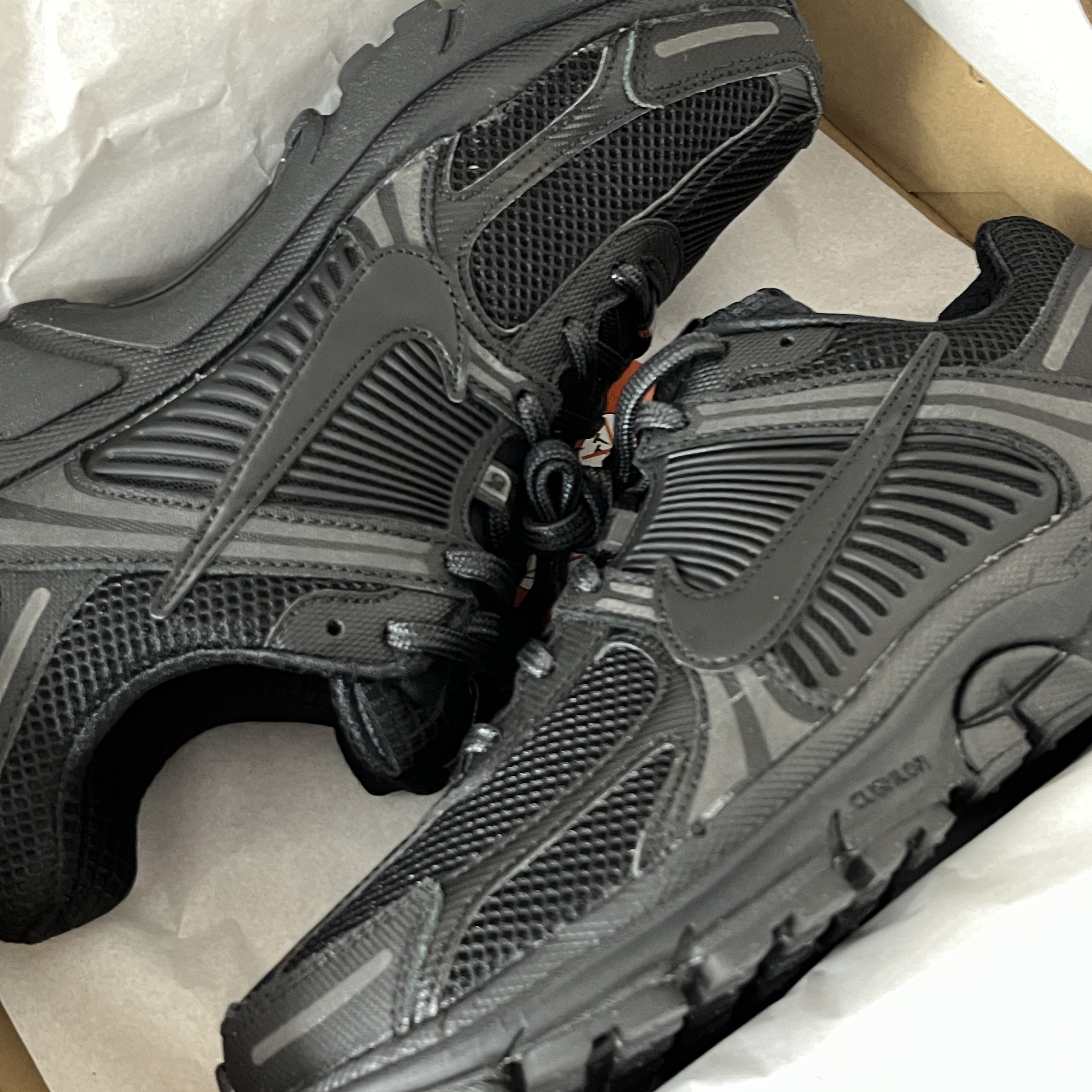 Nike Zoom Vomero 5 SP Black 착용 스타일
