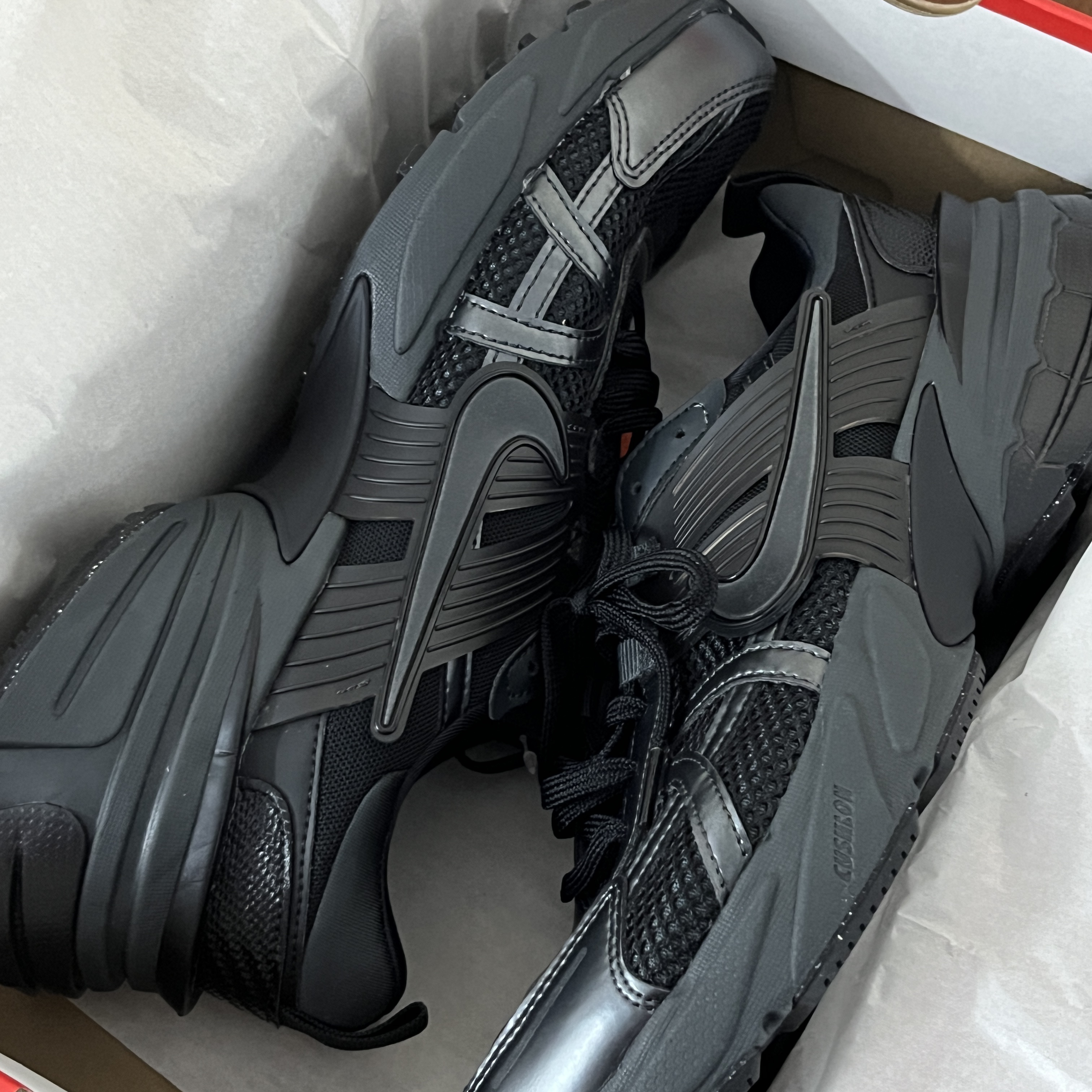 Nike V2K Run Black Anthracite 착용 스타일