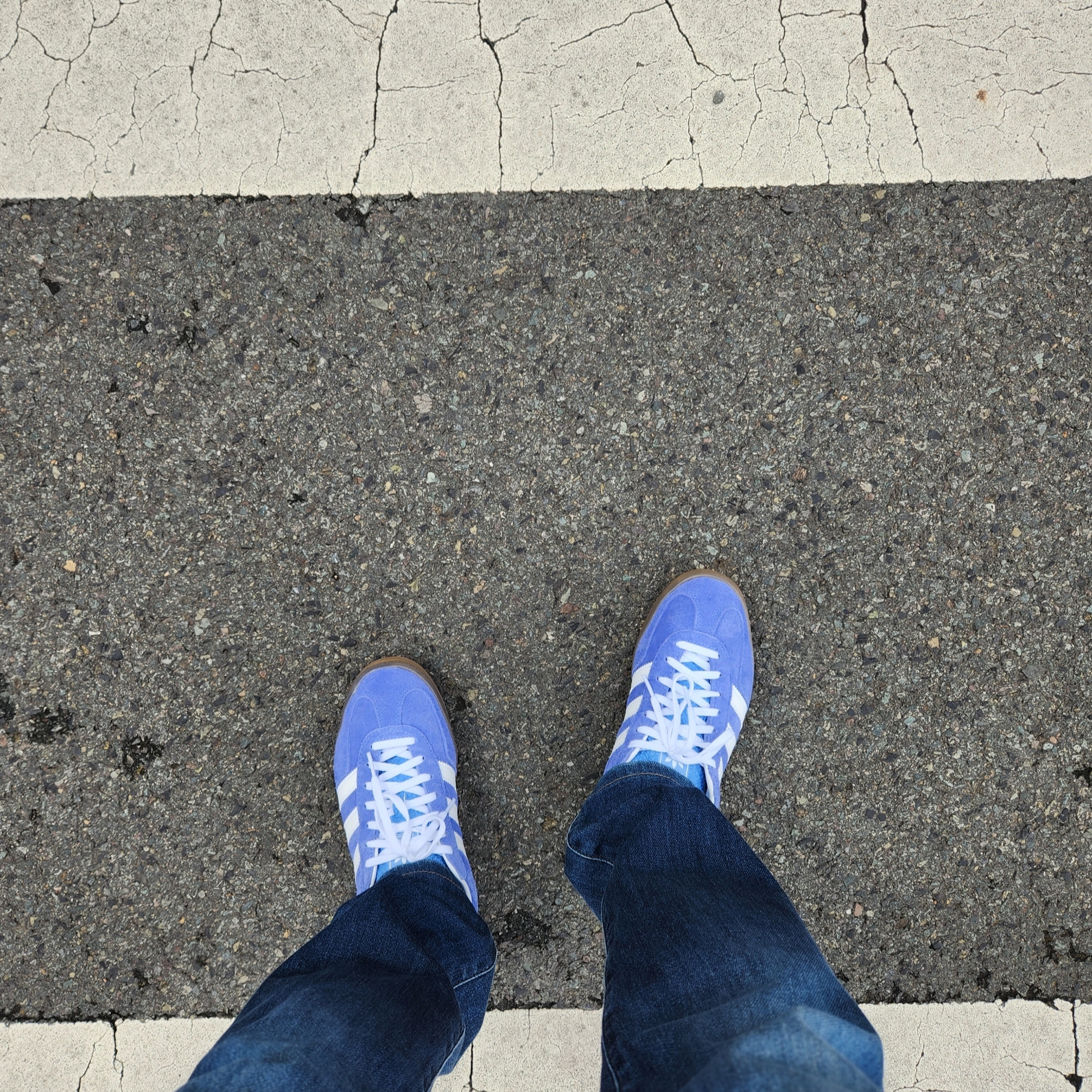 (W) Adidas Gazelle Indoor Blue Fusion Cloud White 착용 스타일