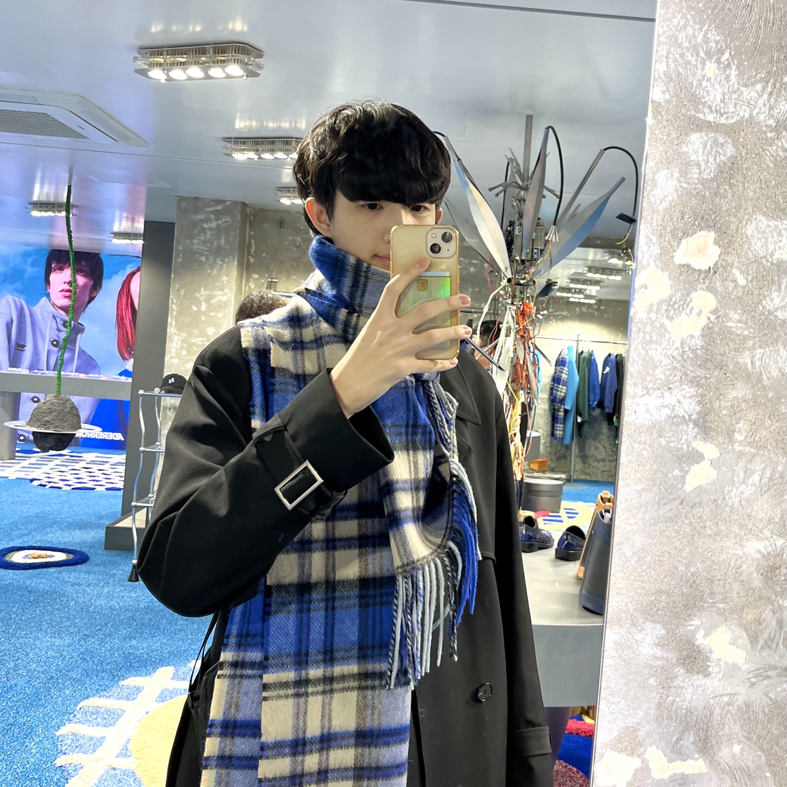 Ader Error Revint Plaid Muffler Z-Blue, Balenciaga Fitted Coat Black 착용 스타일