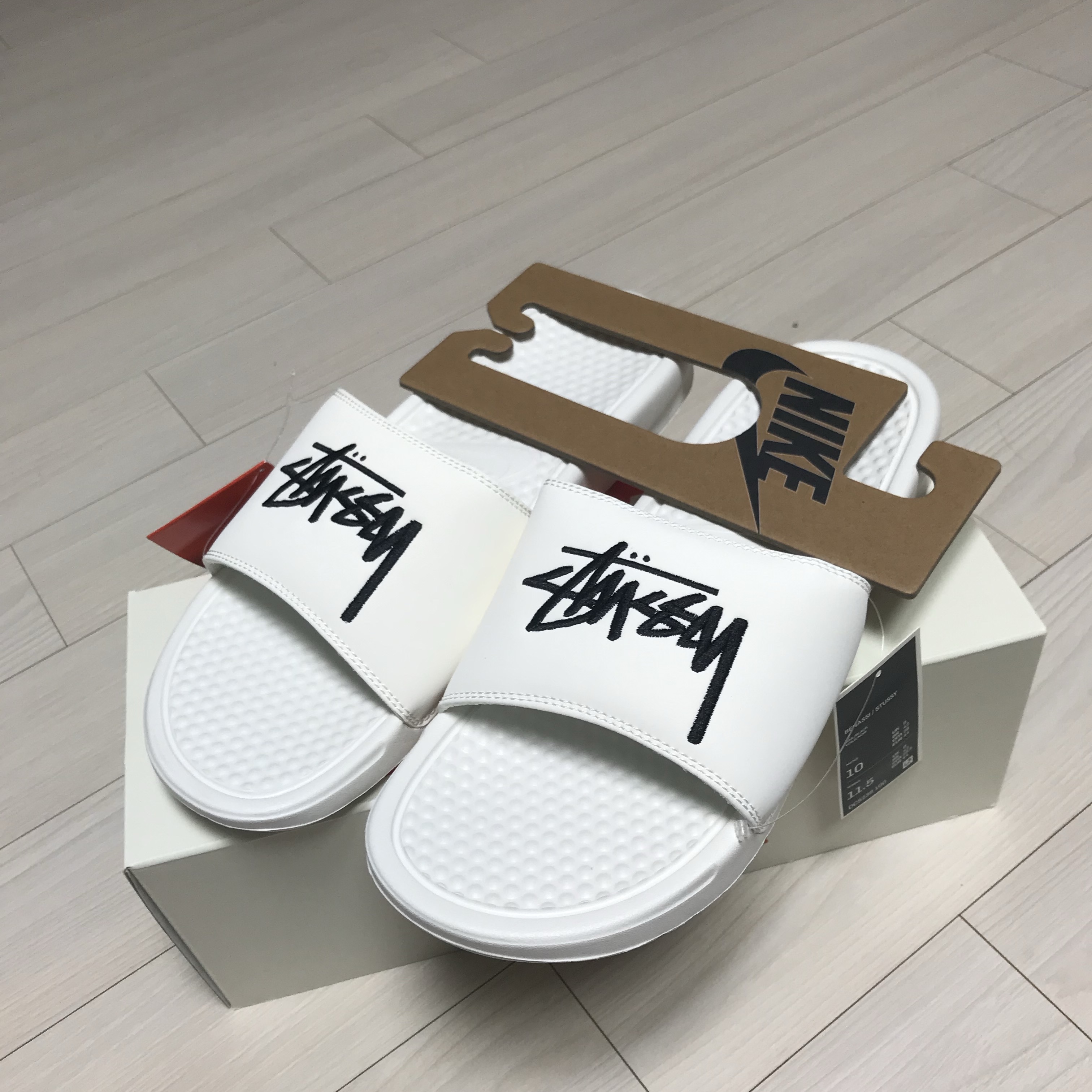 Nike x Stussy Benassi Slide Sail 착용 스타일