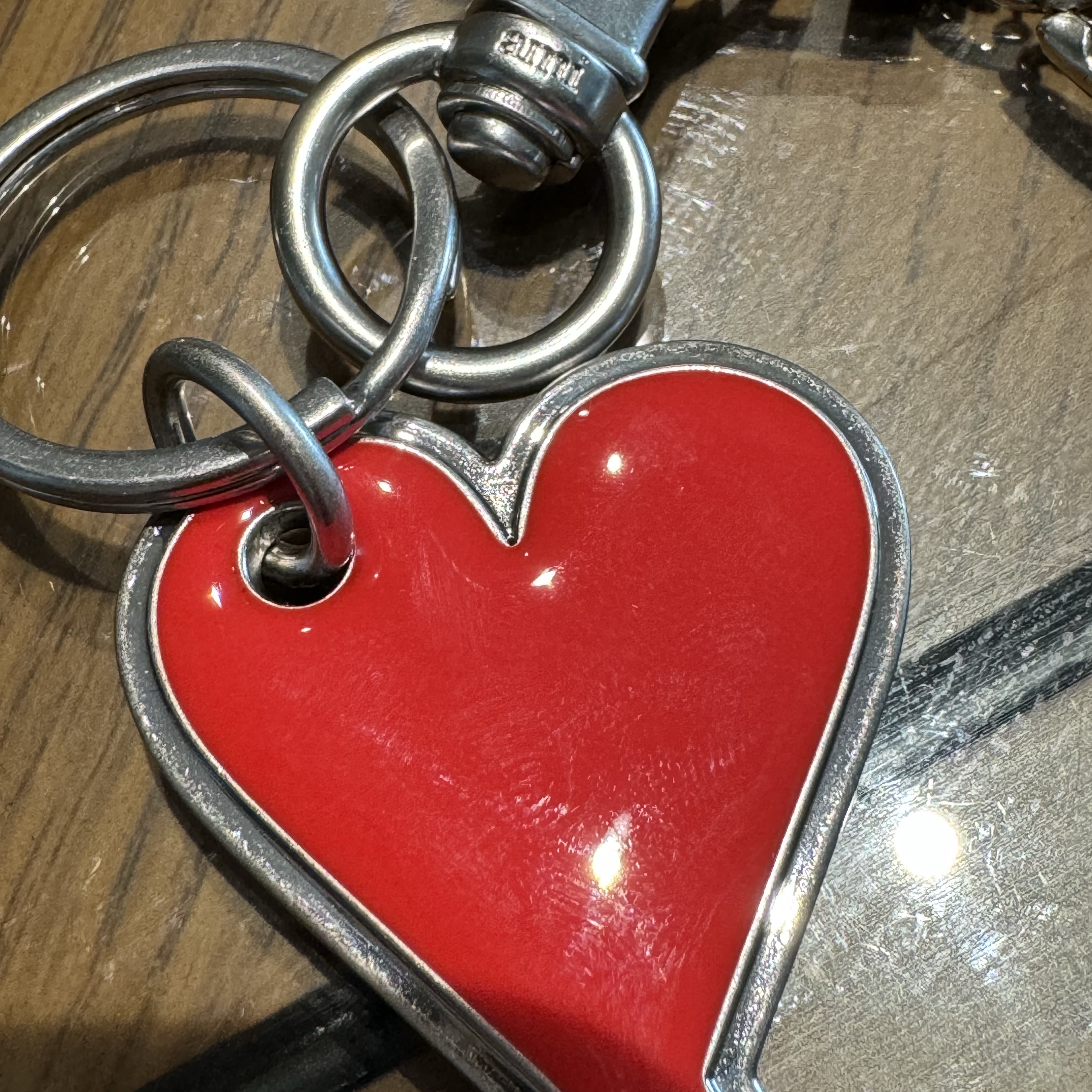 AMI de Coeur Keyring Red 착용 스타일 - 3