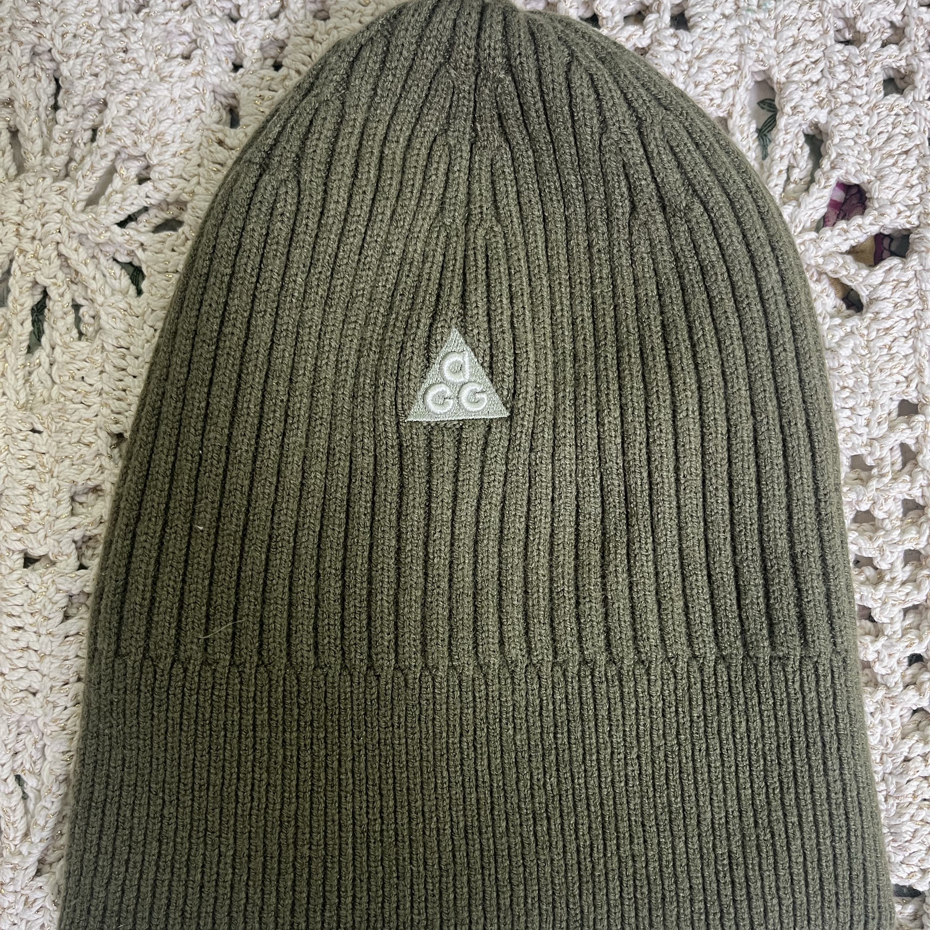 Nike NRG ACG Cuffed Beanie Medium Olive 착용 스타일