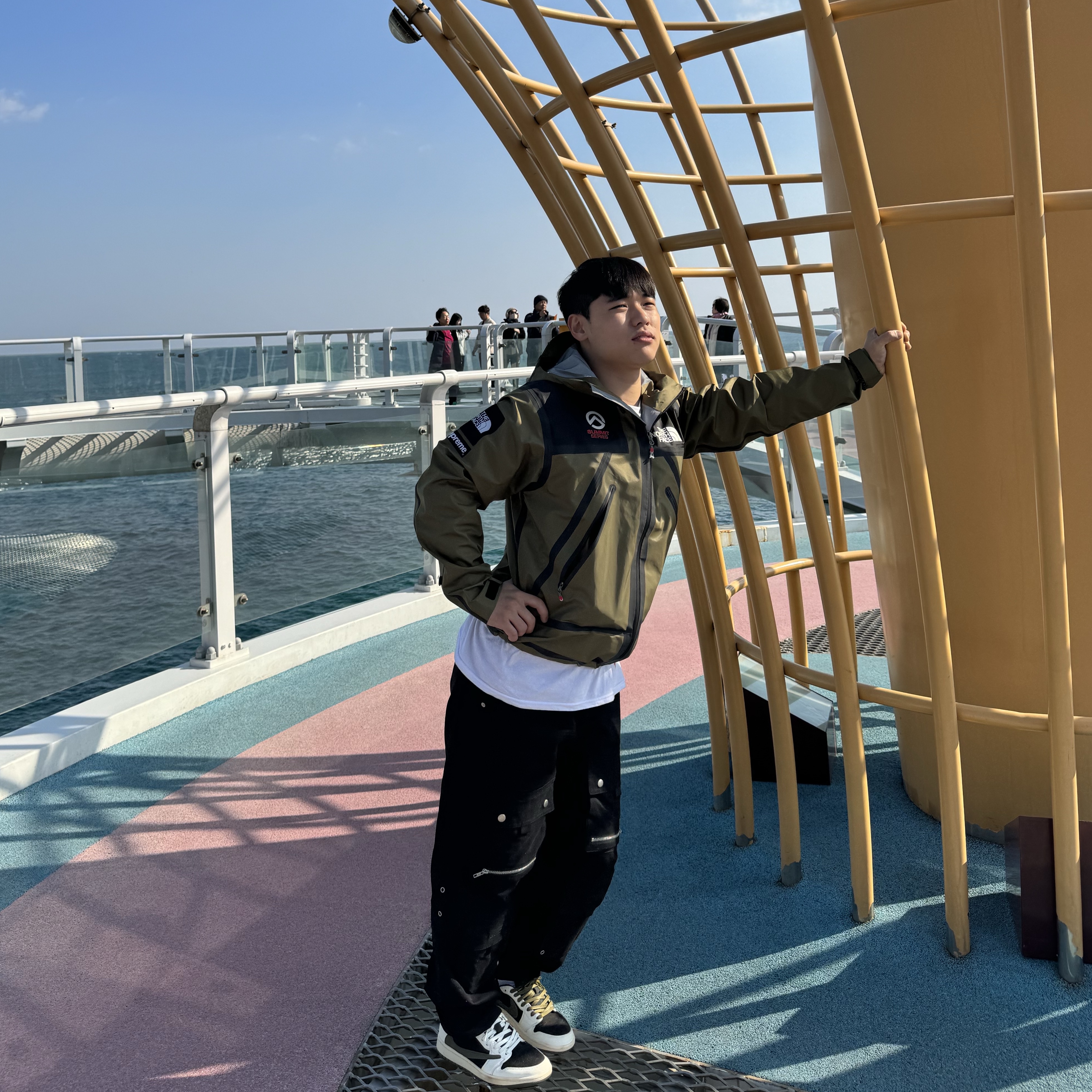Supreme x The North Face Summit Series Outer Tape Seam Jacket Olive - 21SS, (W) Jordan 1 x Travis Scott Retro Low OG SP Medium Olive 착용 스타일