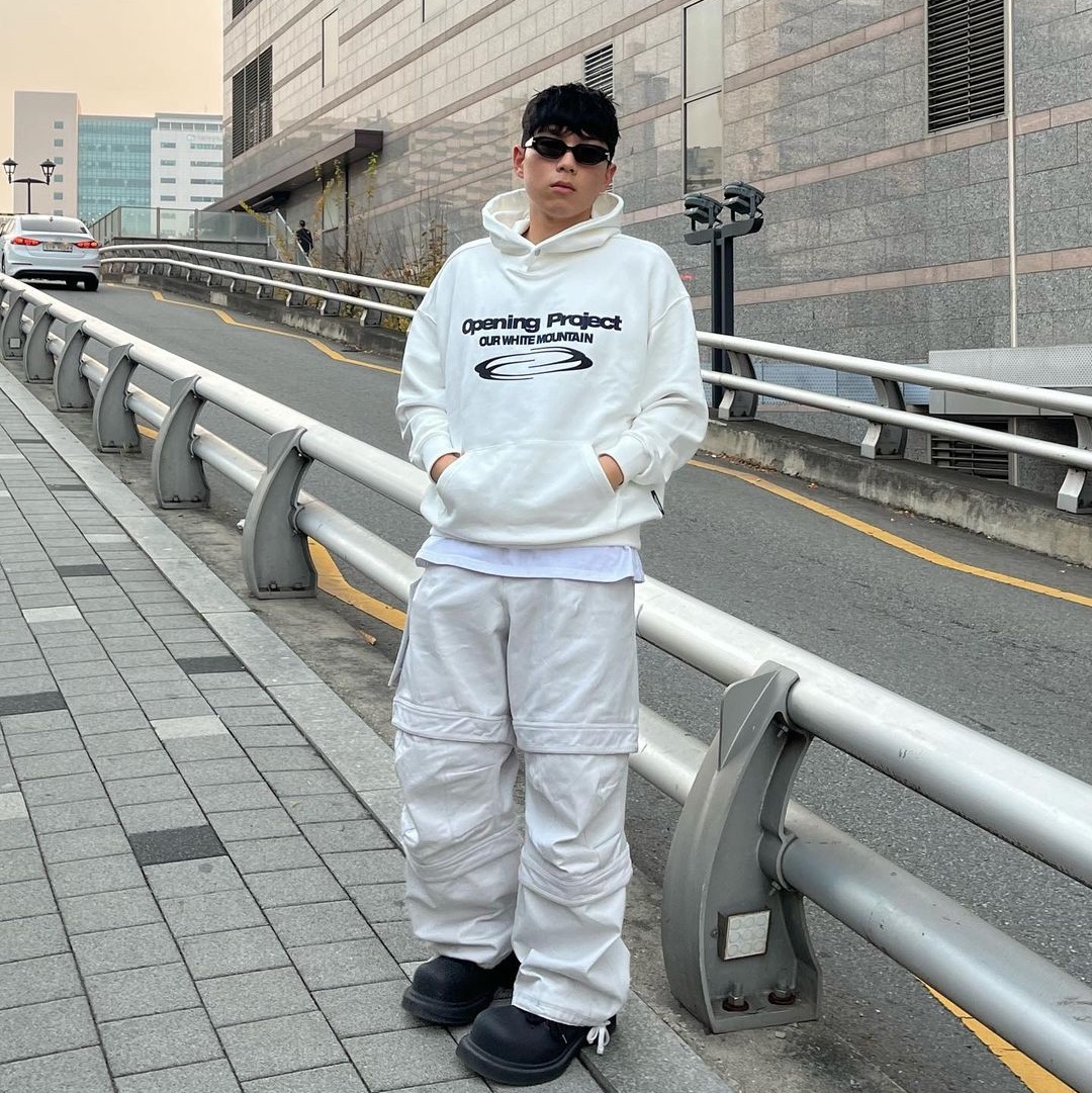 Opening Project Identity Hoodie Off White 착용 스타일 - 1