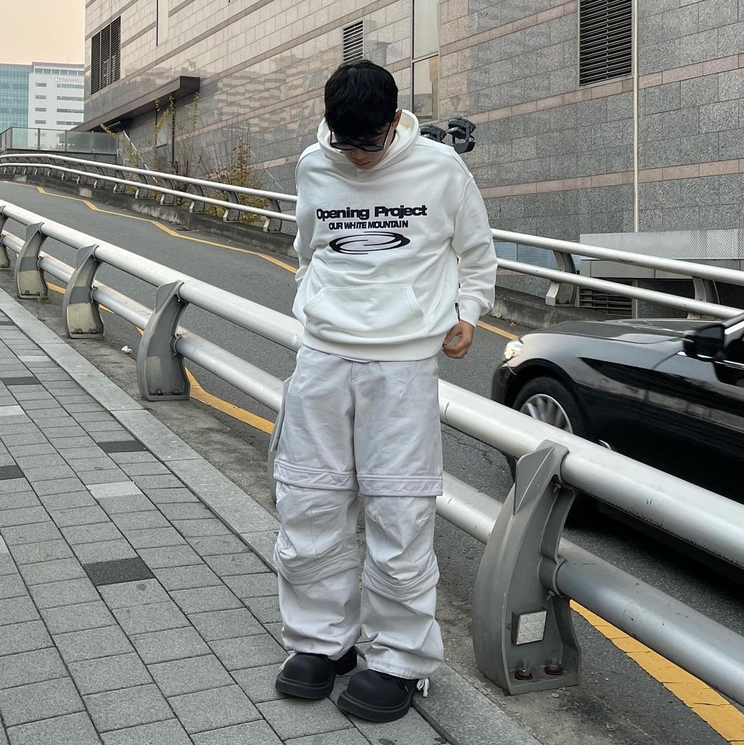 Opening Project Identity Hoodie Off White 착용 스타일 - 4