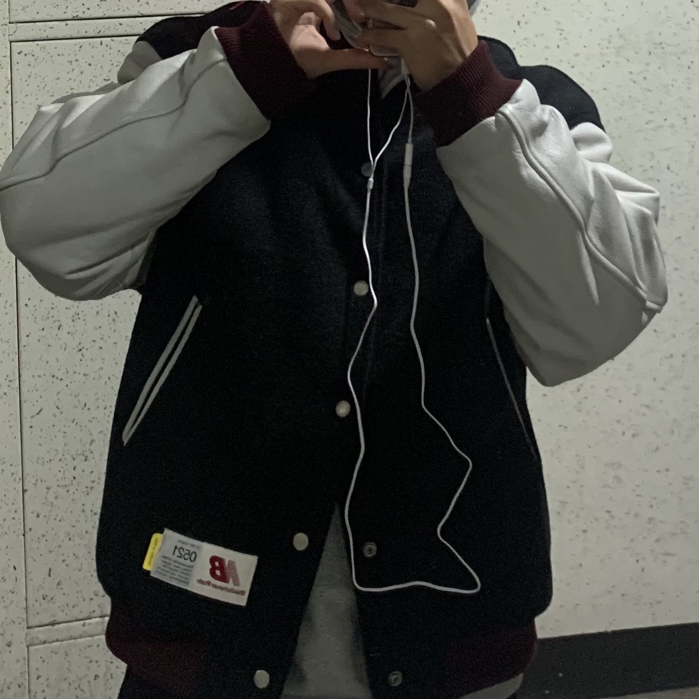 New Balance x Thisisneverthat Varsity Jacket Charcoal 착용 스타일