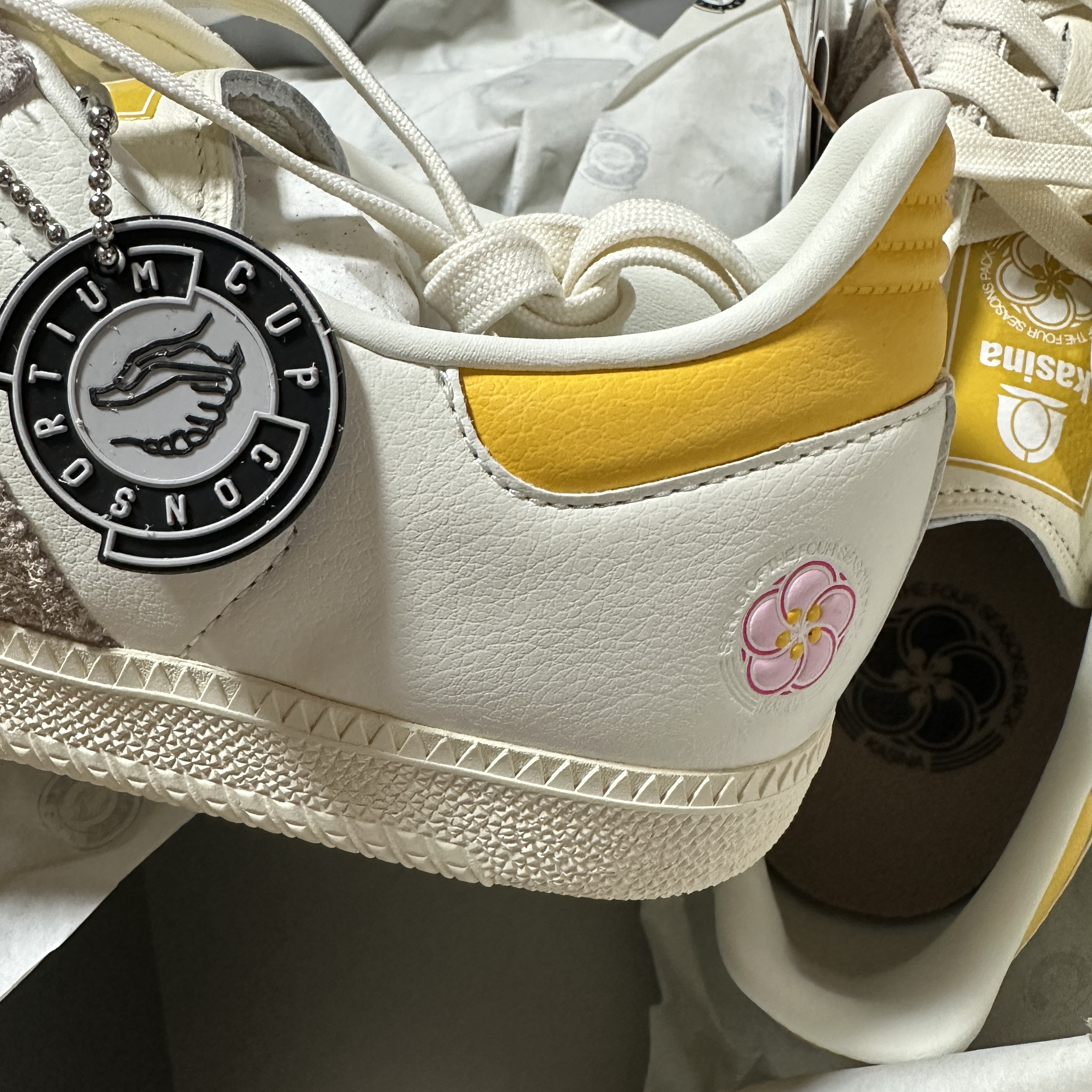 Adidas x Kasina Samba Consortium Cup Off White Trace Khaki 착용 스타일 - 3