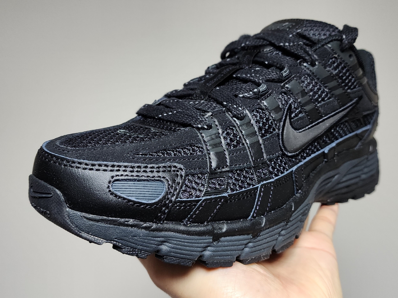 Nike P-6000 PRM Triple Black 착용 스타일