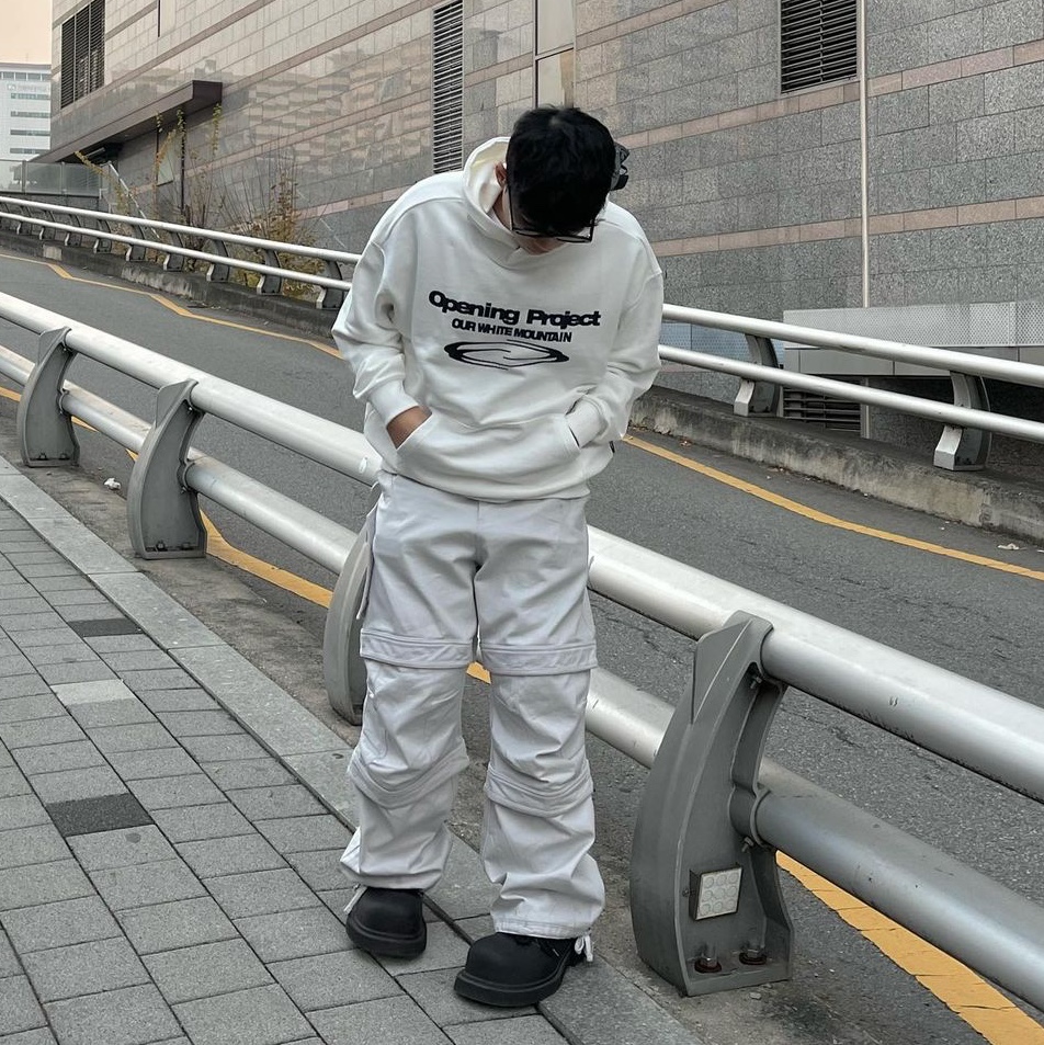 Opening Project Identity Hoodie Off White 착용 스타일 - 2