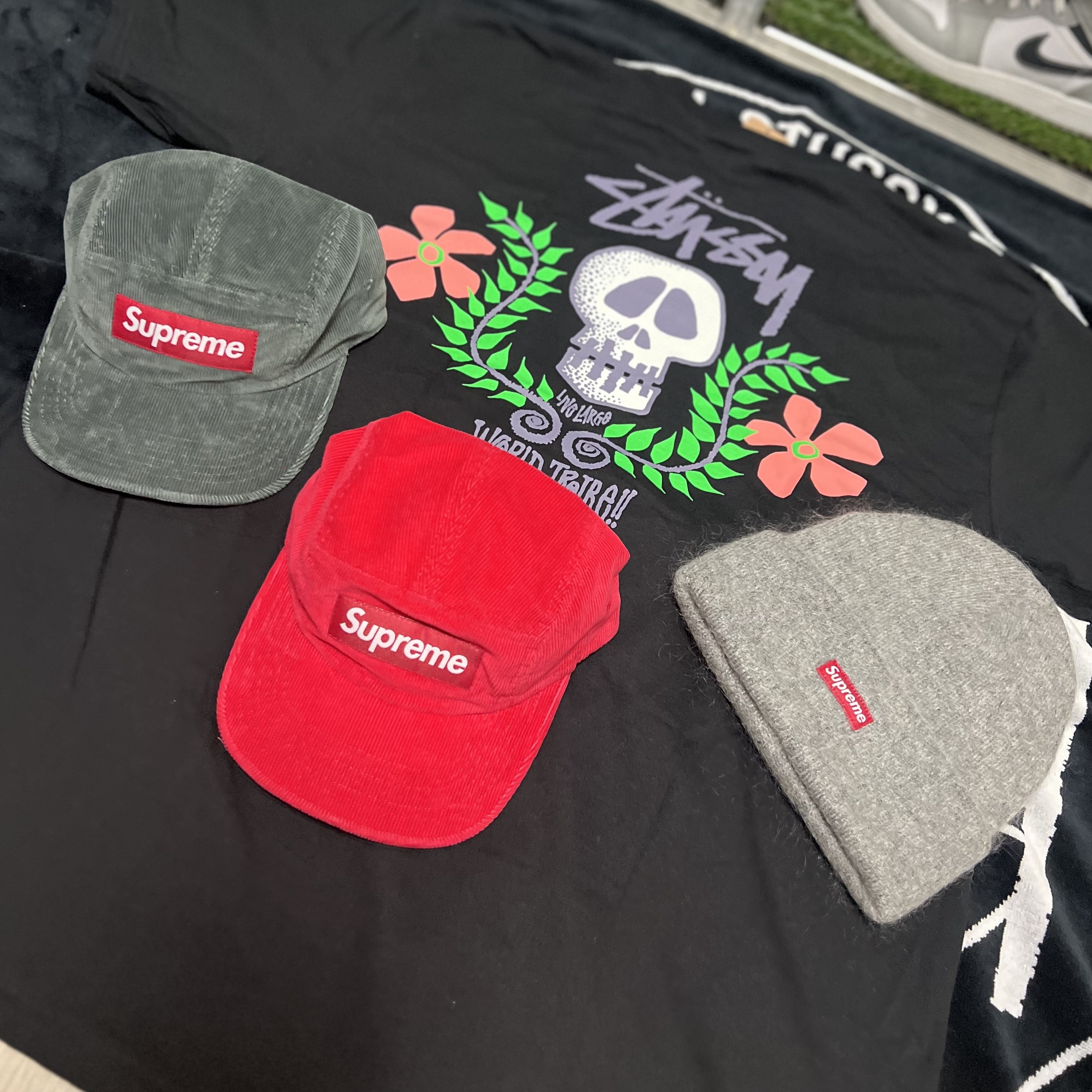 Supreme Corduroy Camp Cap Grey - 23FW, Supreme Corduroy Camp Cap Red - 23FW 착용 스타일