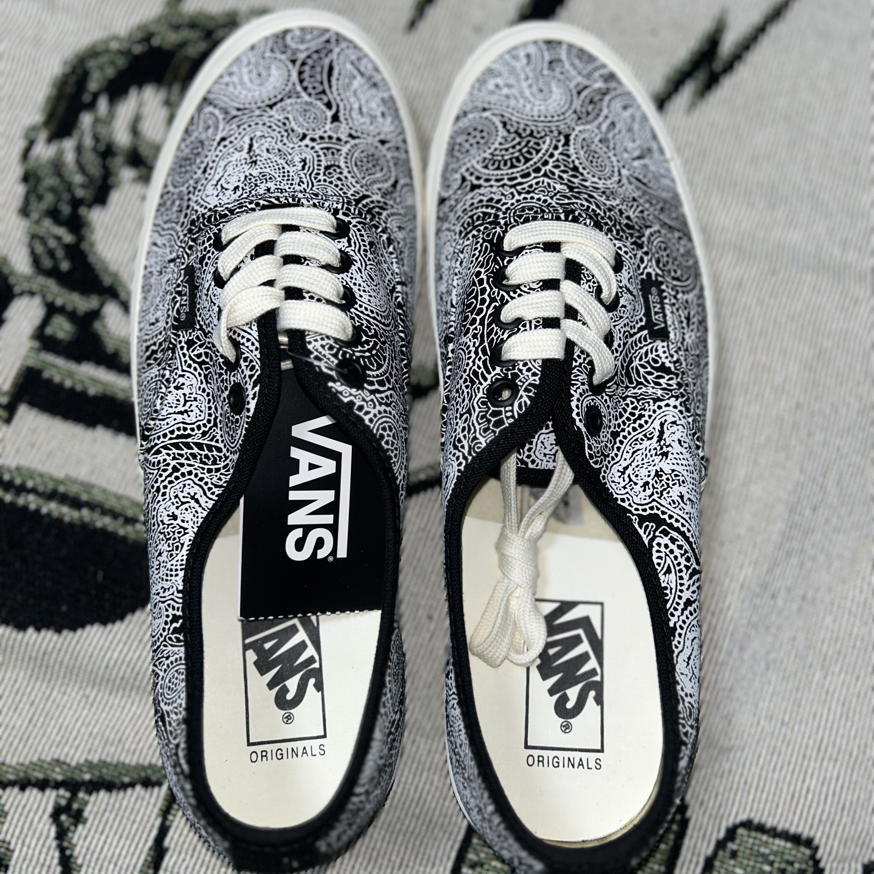 Vans Vault OG Authentic LX Canvas Suede Dragon Black 착용 스타일 - 4