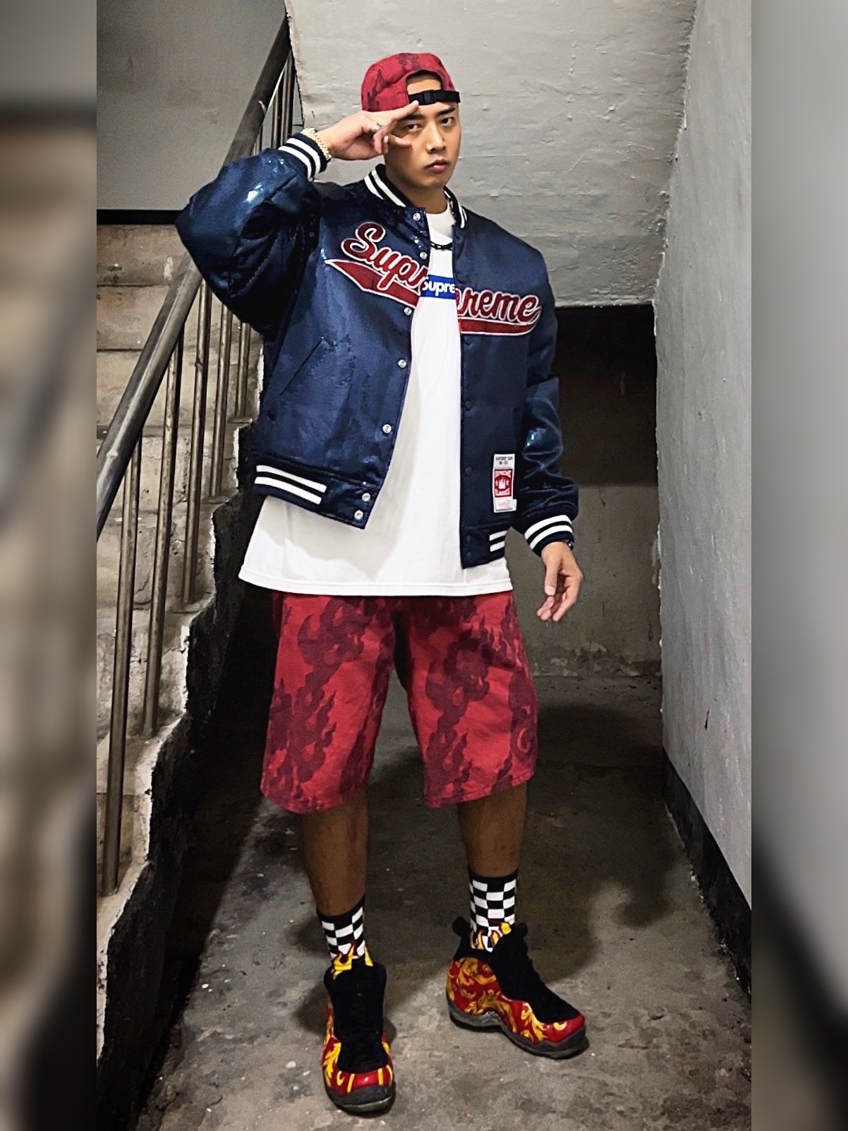 Supreme Flames Jacquard Denim Camp Cap Washed Red - 23SS, Supreme Flames Jacquard Baggy Denim Shorts Washed Red - 23SS 착용 스타일 - 1