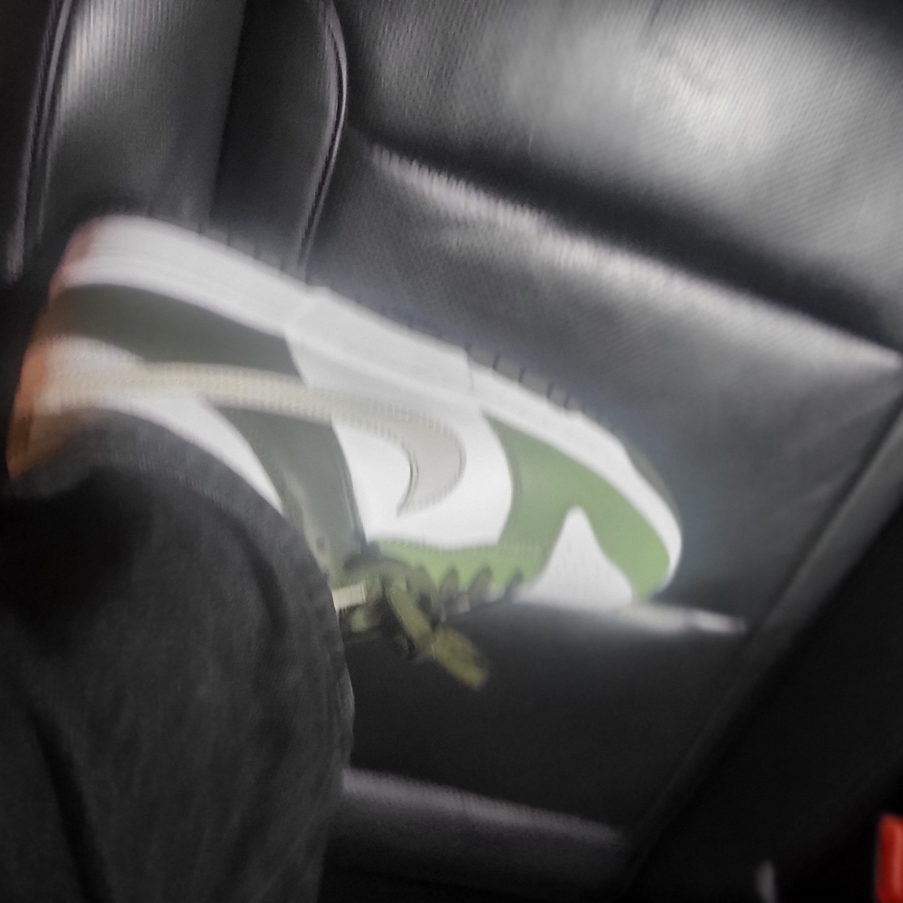 Nike Dunk Low Oil Green 착용 스타일