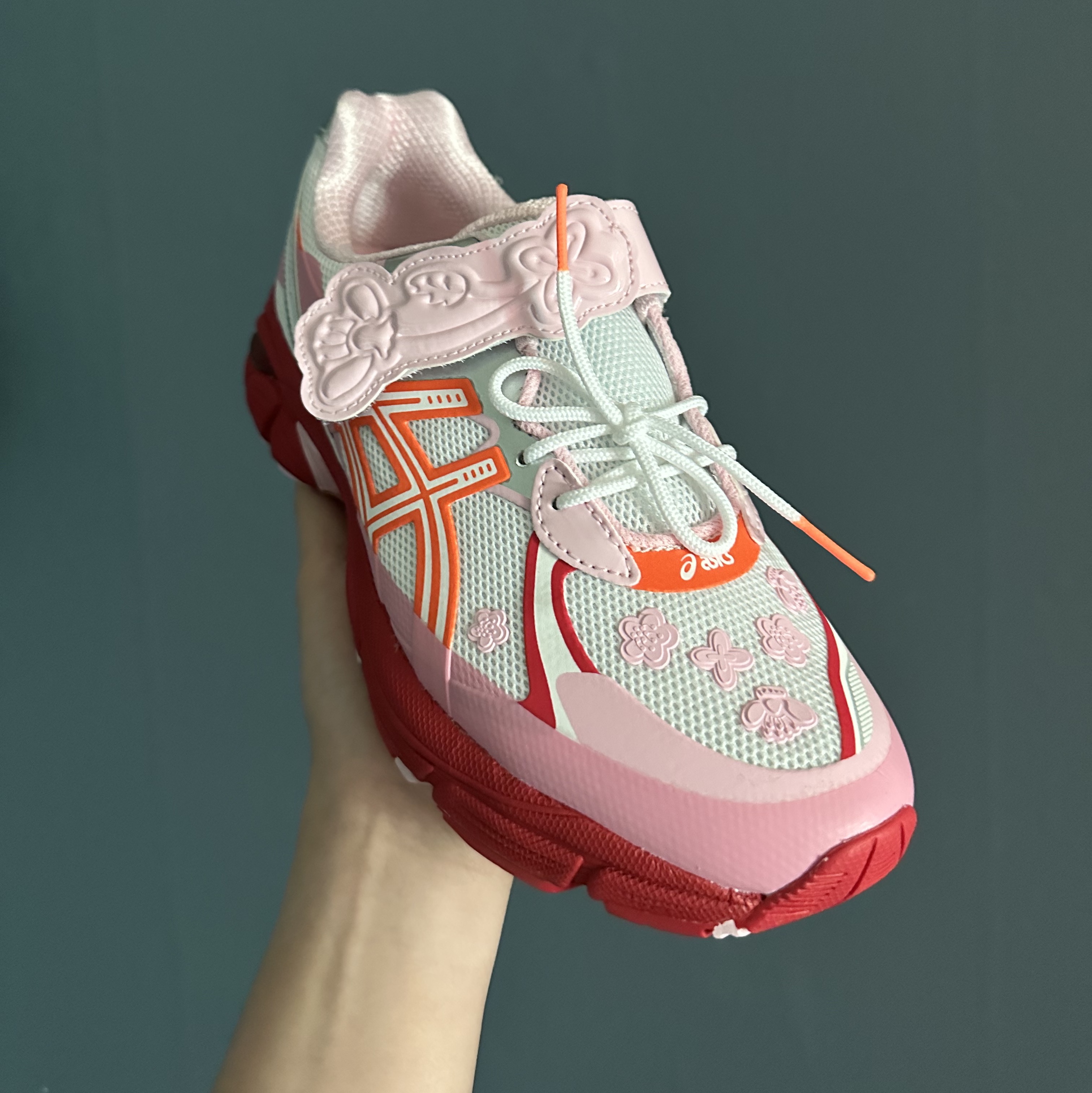 Asics x Cecilie Bahnsen GT-2160 White Habanero 착용 스타일 - 2