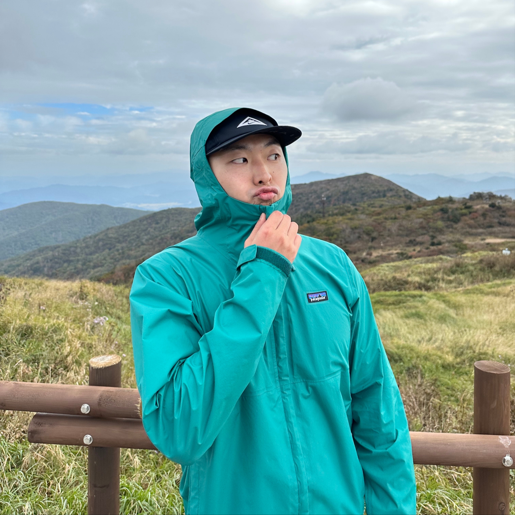 Nike Dri-Fit AW84 Trail Running Cap Black White, Patagonia Torrentshell 3L Jacket Borealis Green 착용 스타일 - 1