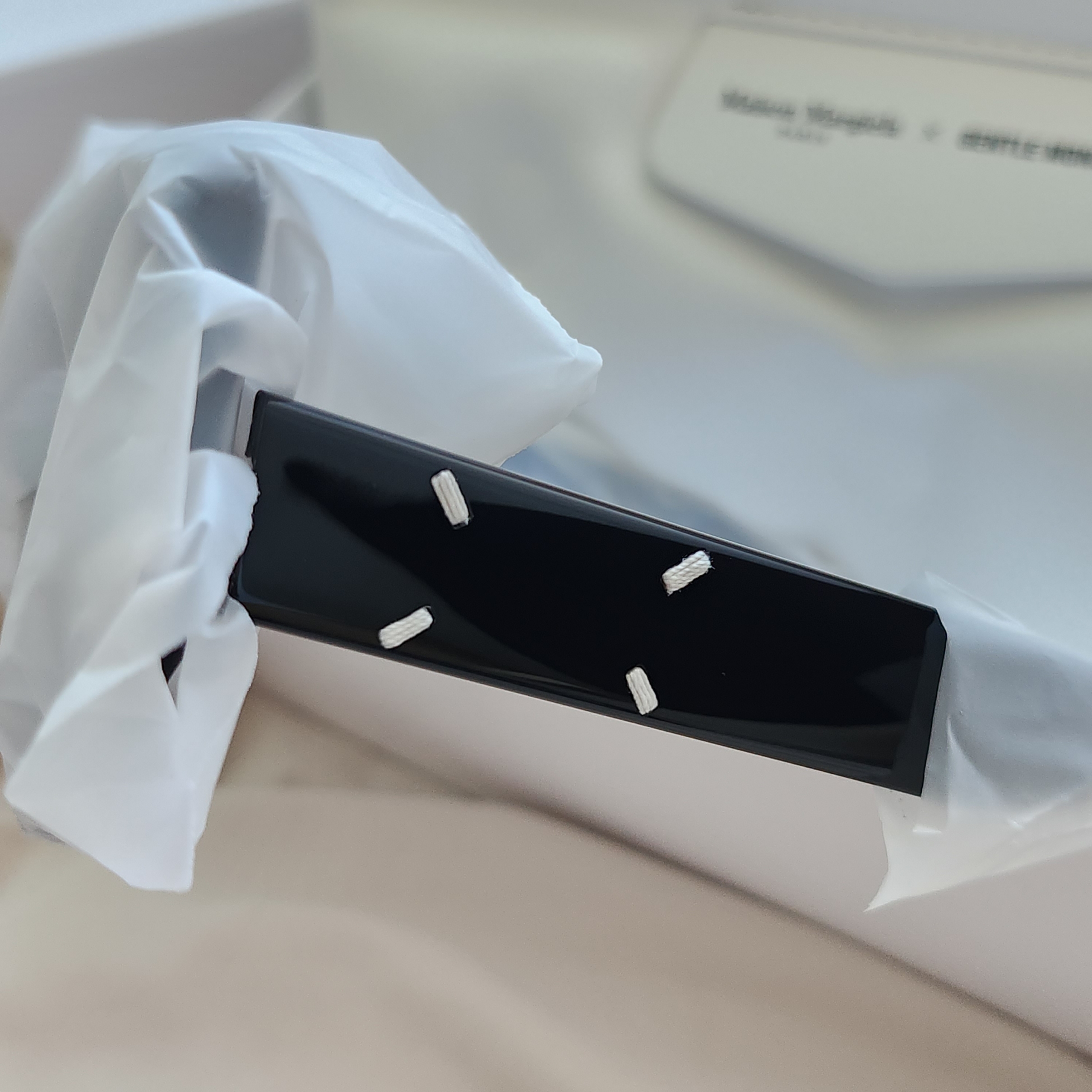 Gentle Monster x Maison Margiela MM008 Black Black 착용 스타일 - 4