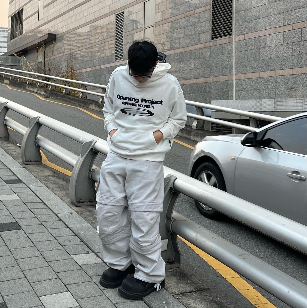 Opening Project Identity Hoodie Off White 착용 스타일 - 3