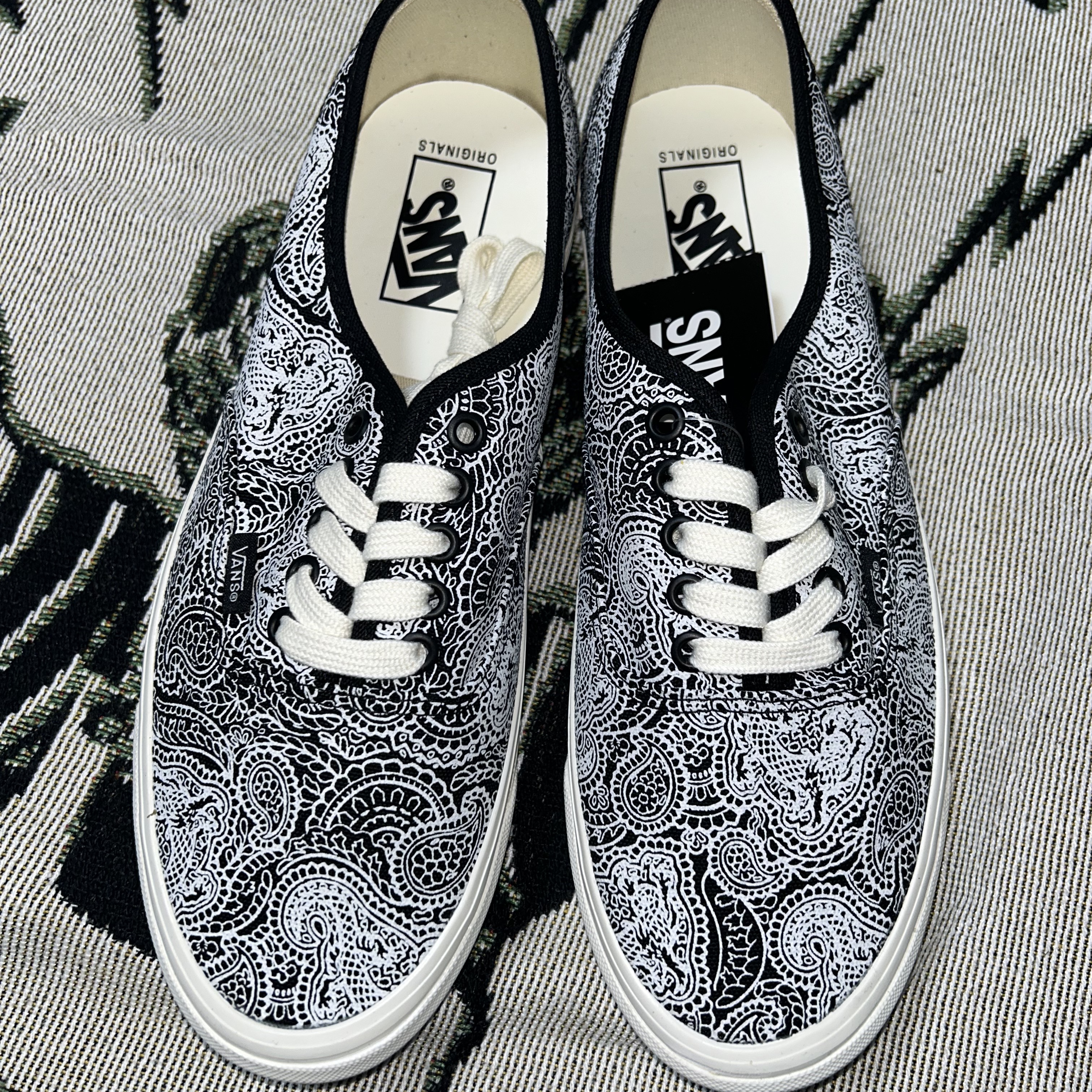 Vans Vault OG Authentic LX Canvas Suede Dragon Black 착용 스타일 - 3