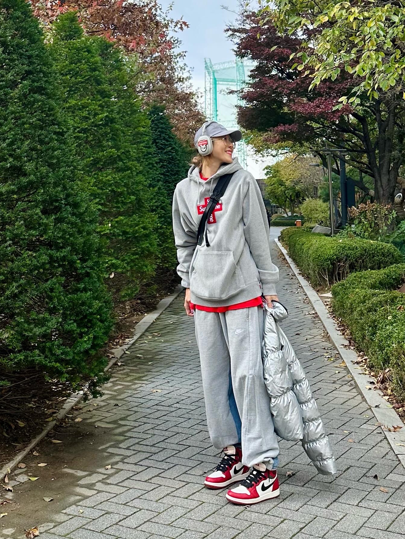 Jordan 1 Retro High OG Chicago 2022, Supreme Washed Chino Twill Camp Cap Grey - 22SS 착용 스타일 - 2