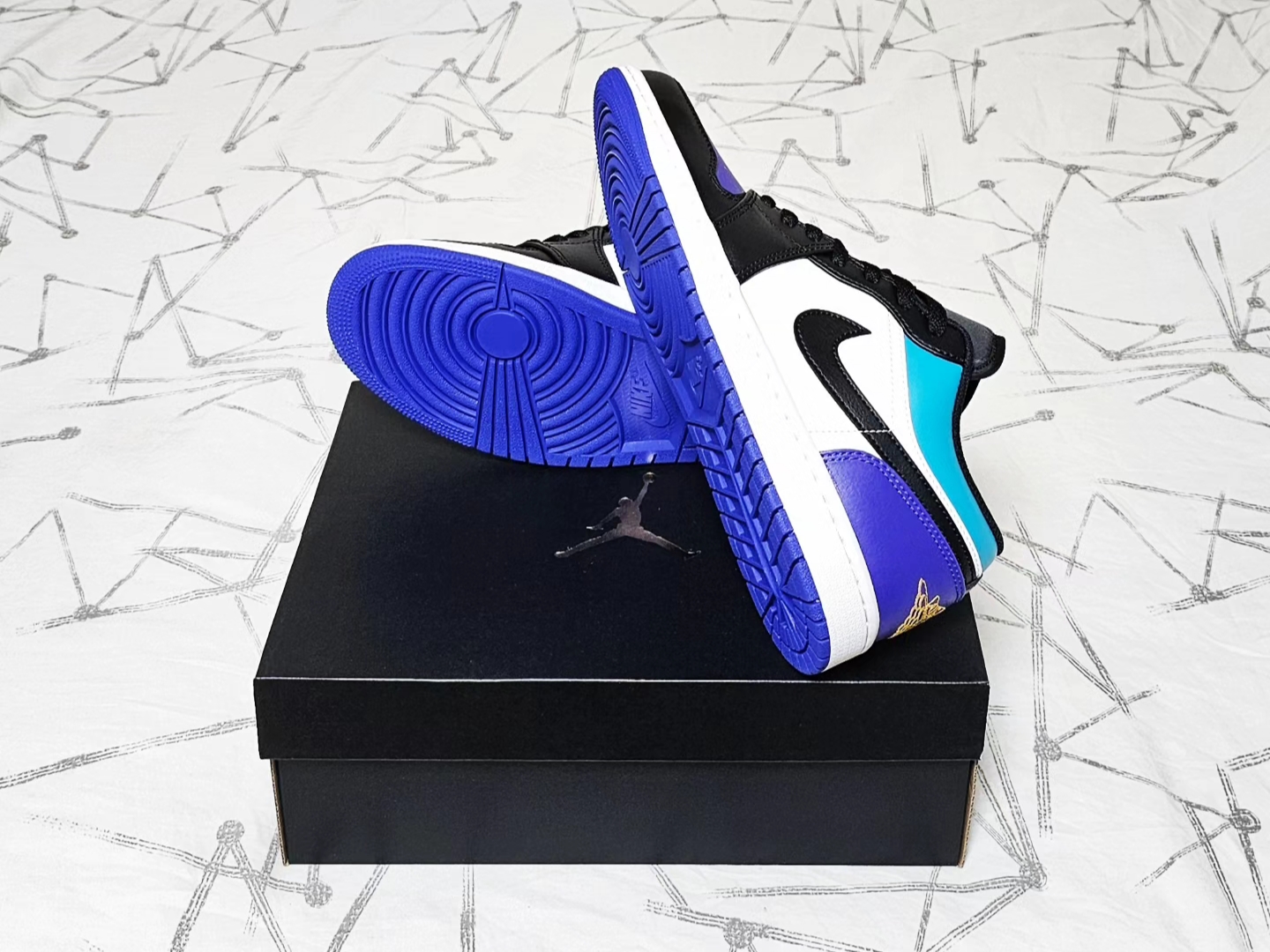 Jordan 1 Low Court Purple Tropical Twist 착용 스타일 - 4