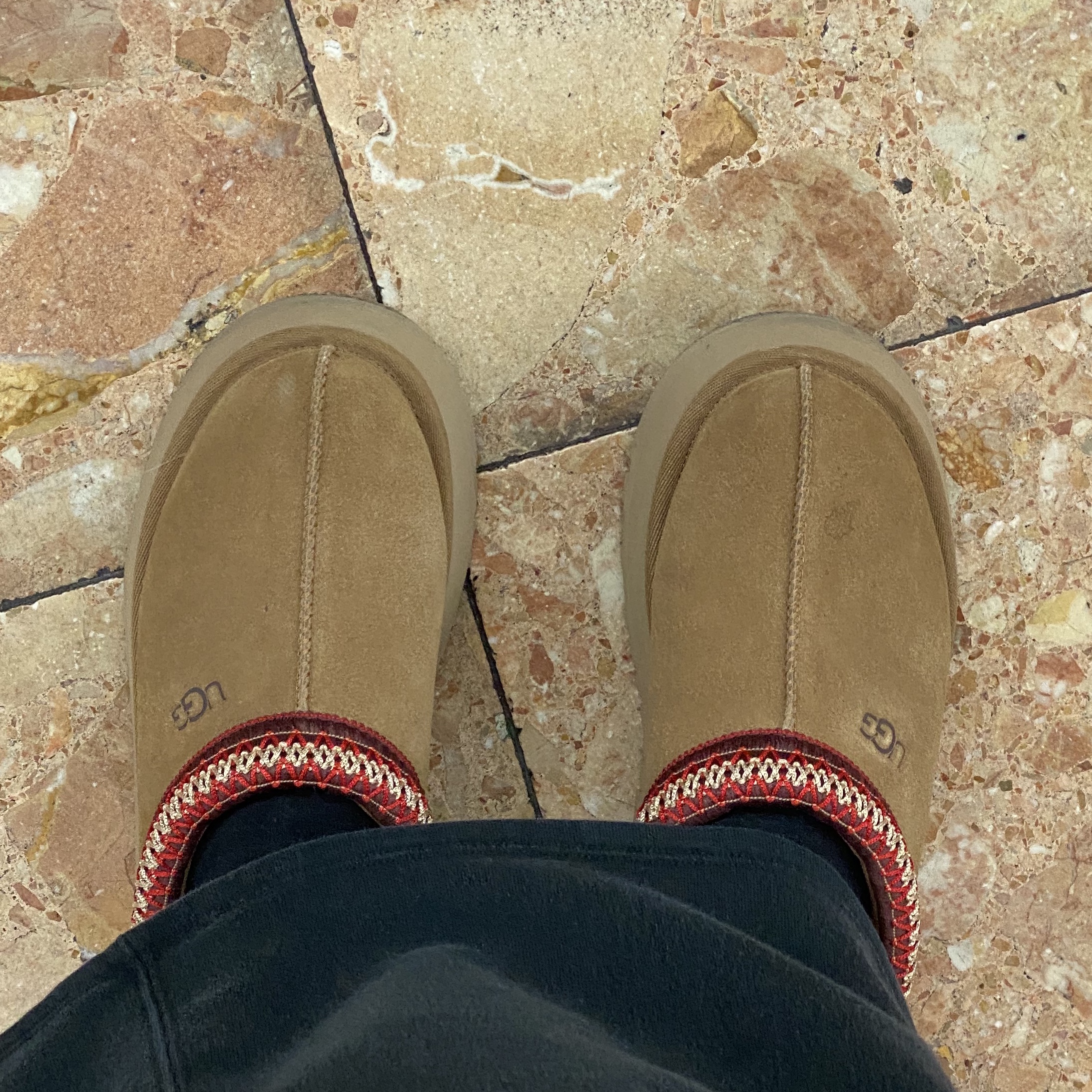 (W) UGG Tazz Slipper Chestnut 착용 스타일