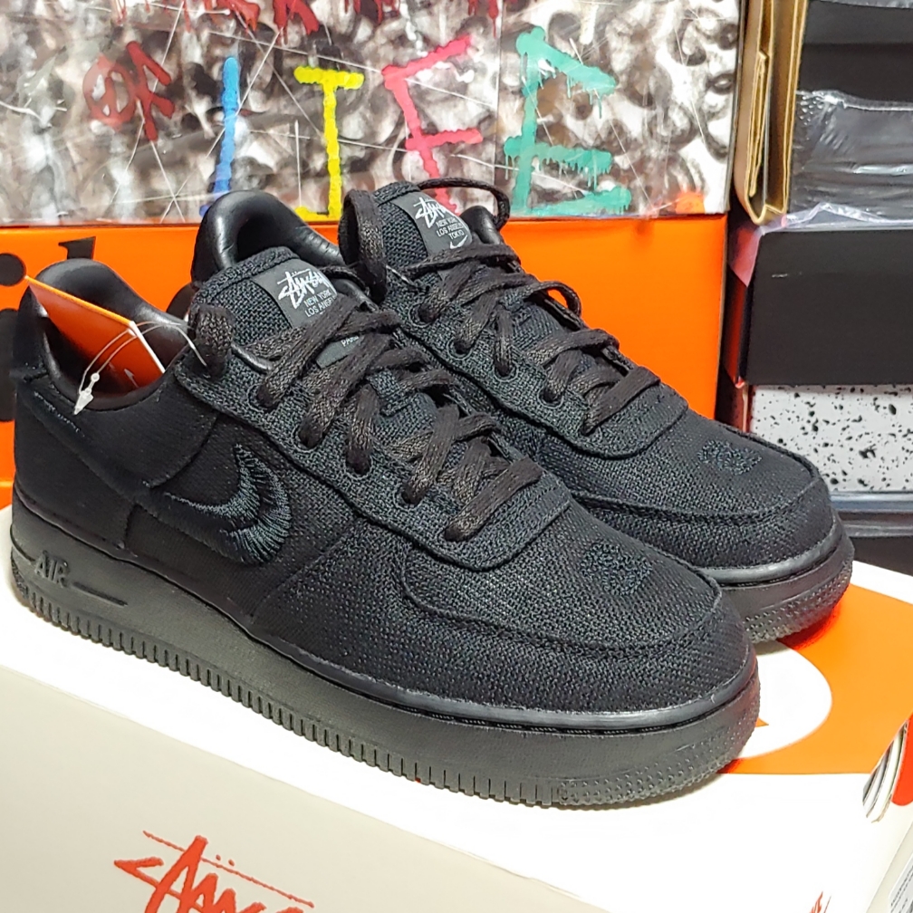 Nike x Stussy Air Force 1 Low Triple Black 착용 스타일 - 1
