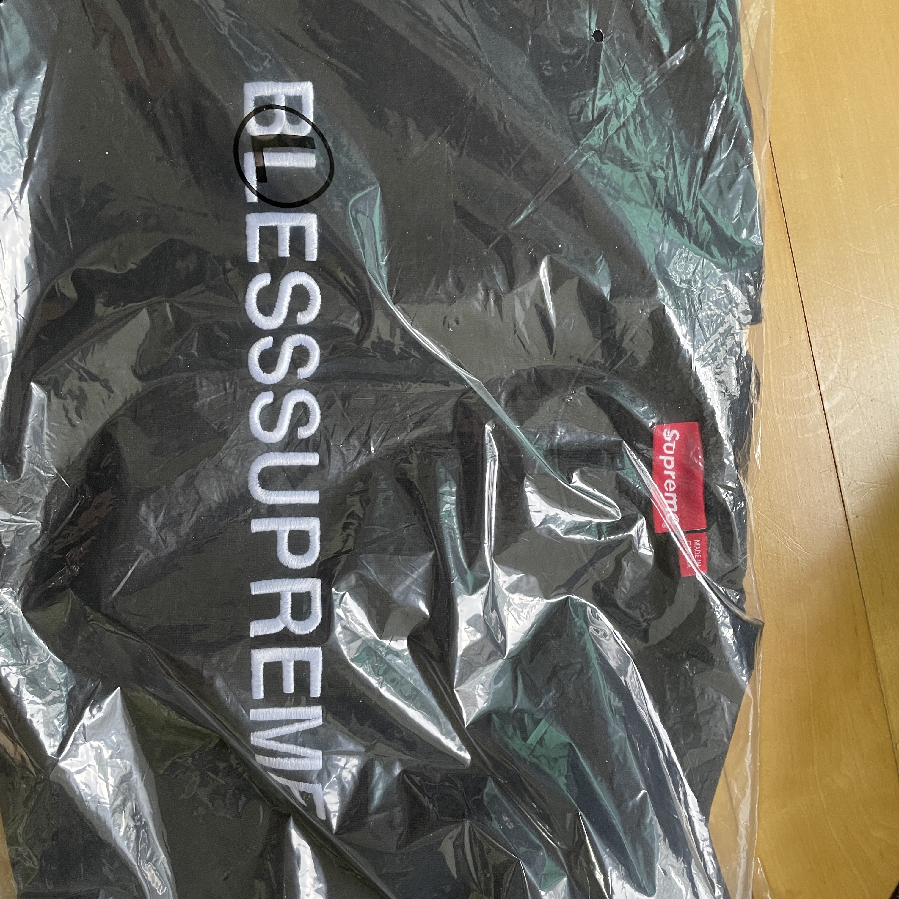 Supreme x Bless Crewneck Black - 23FW 착용 스타일