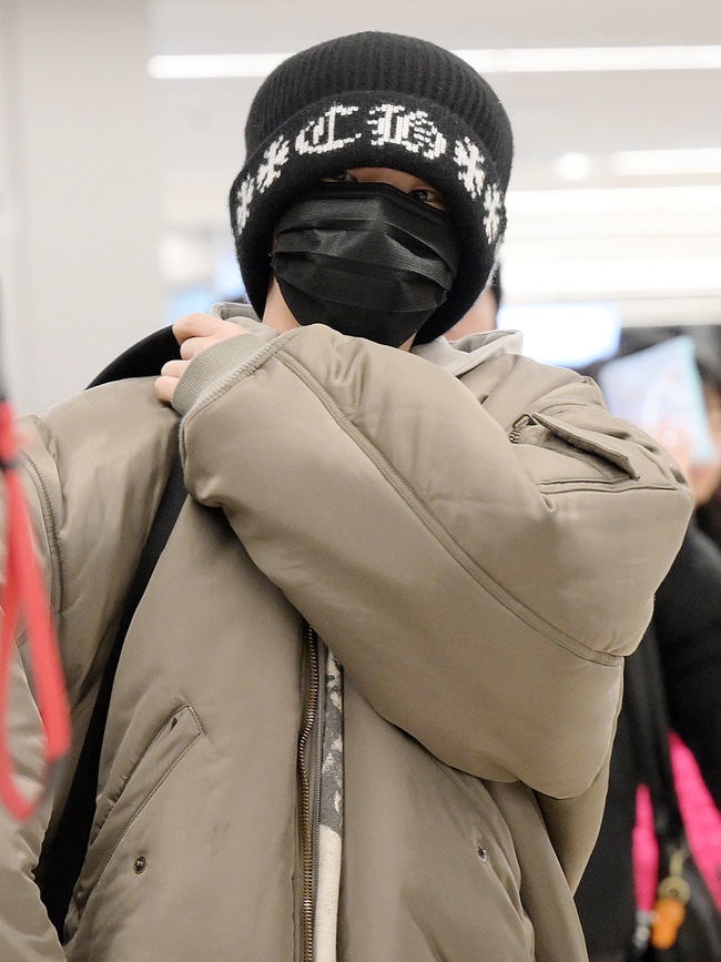 Chrome Hearts Big Daddy Cashmere Beanie Black (Star Top Button Ver.) 착용 스타일