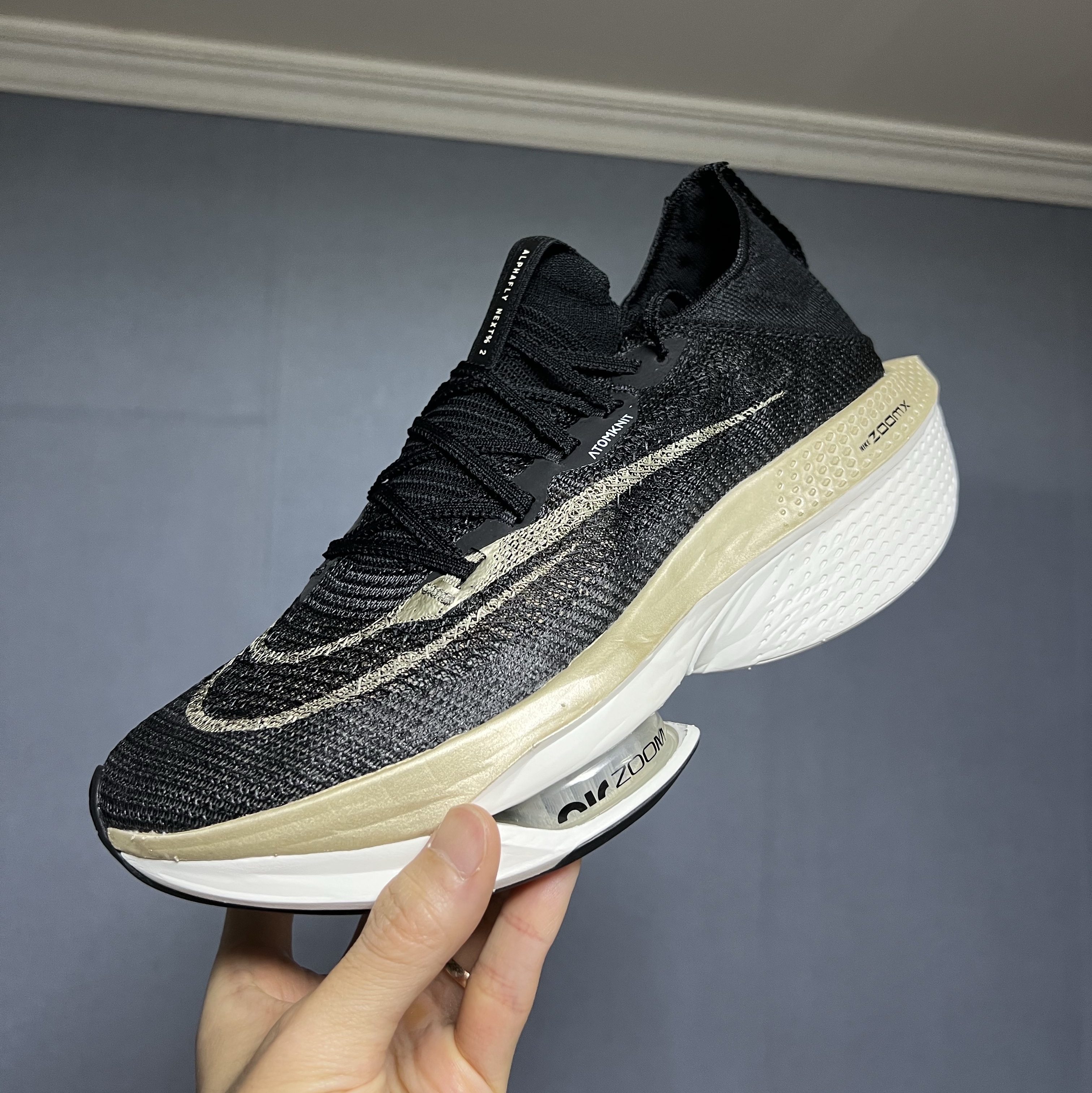 Nike Air Zoom Alphafly Next% 2 Black Metallic Gold Grain 착용 스타일 - 1