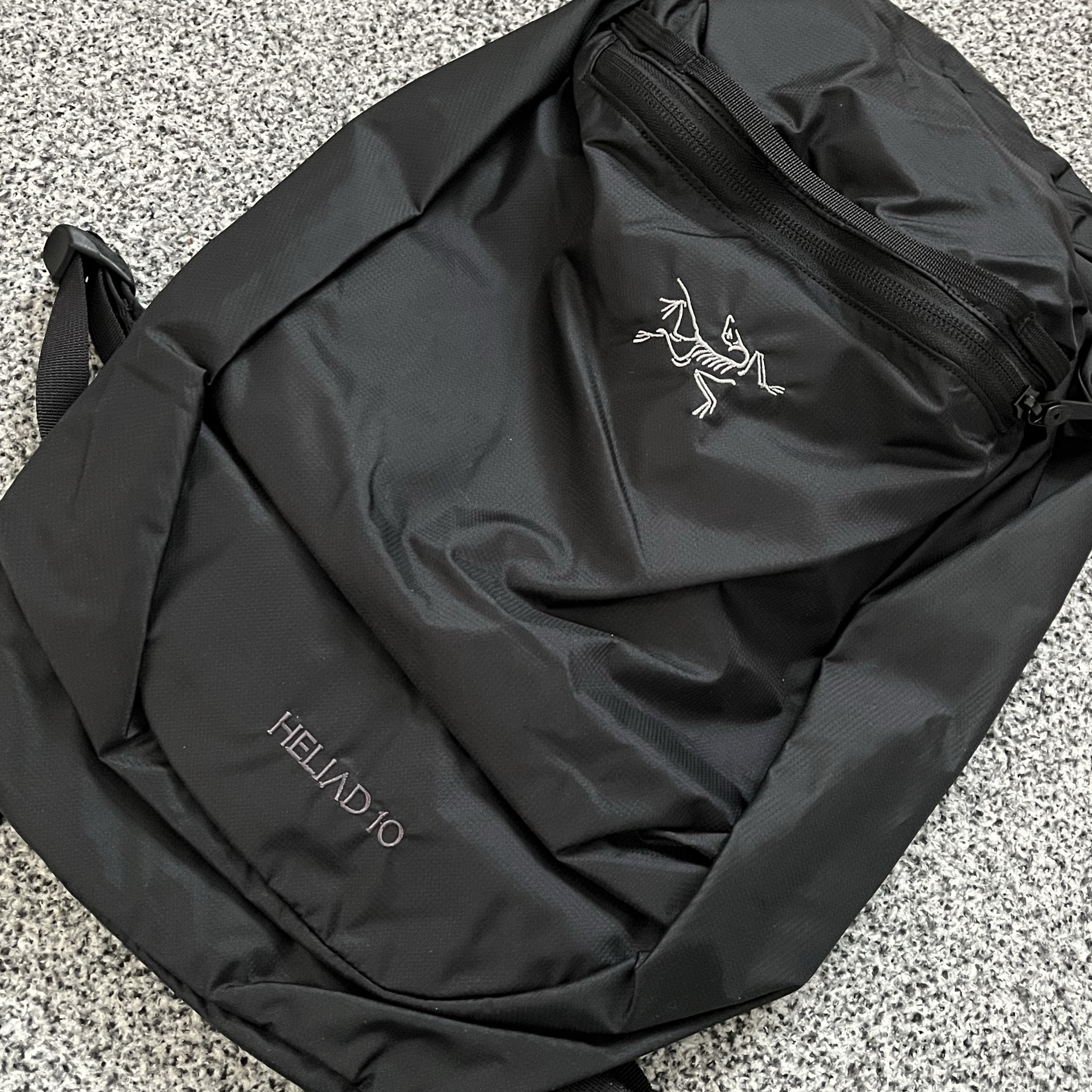Arc'teryx Heliad 10 Backpack Black 착용 스타일 - 2