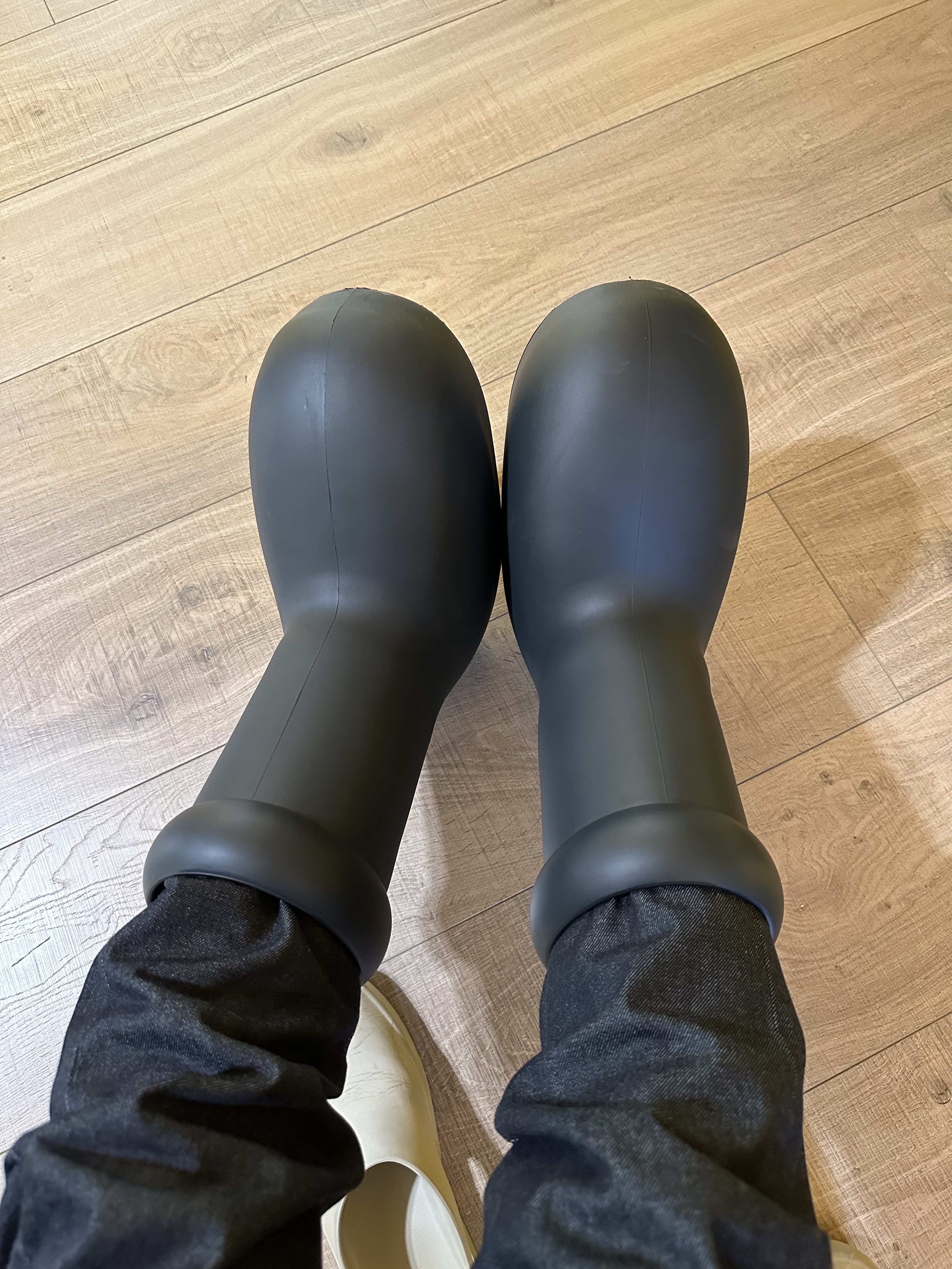 Louis Vuitton x Timberland 6 Inch Ankle Boot Beige, Louis Vuitton LV Easy Mule Monogram 착용 스타일 - 3