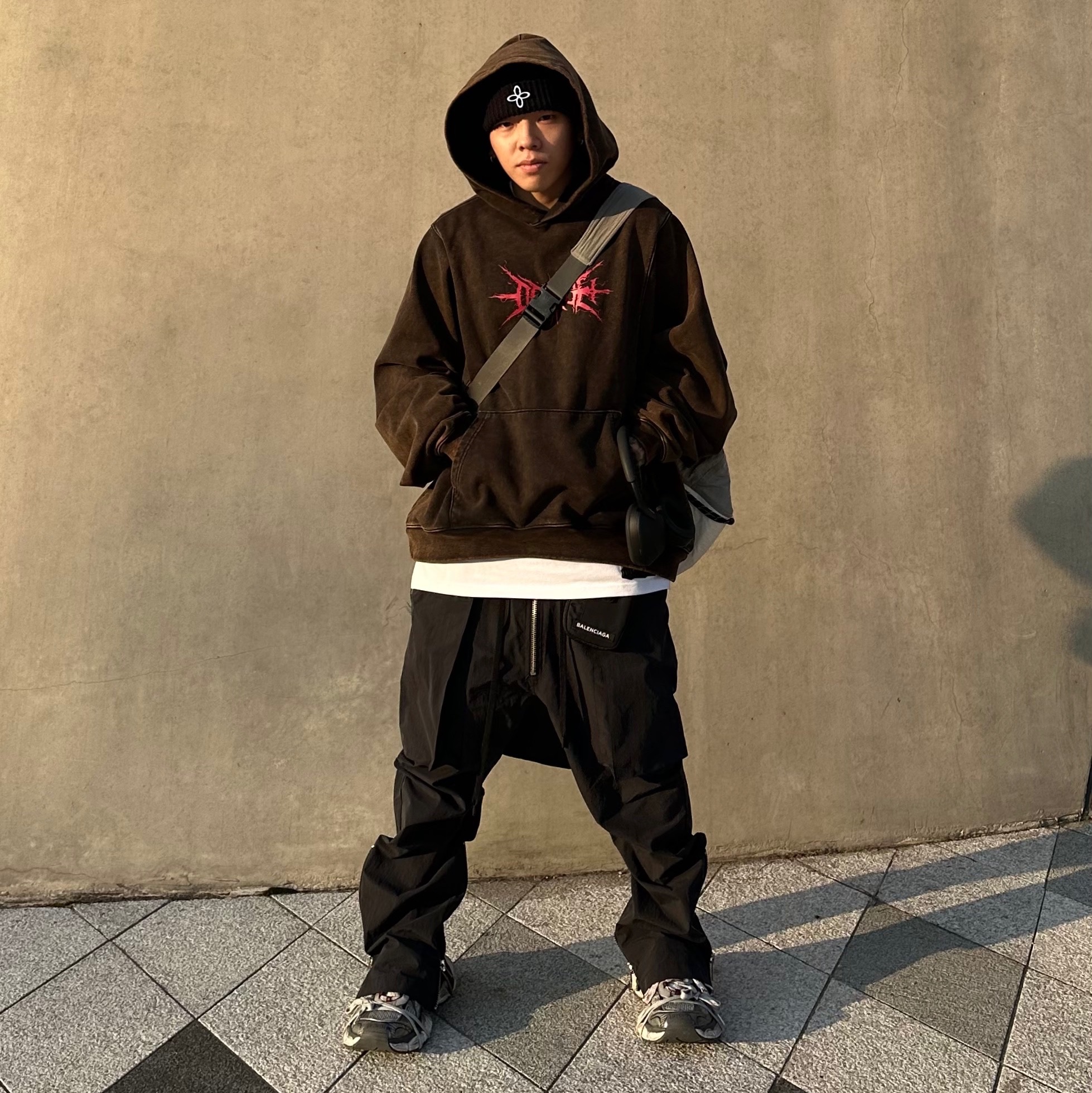 Balenciaga 3XL Sneakers Grey White Red 착용 스타일 - 1