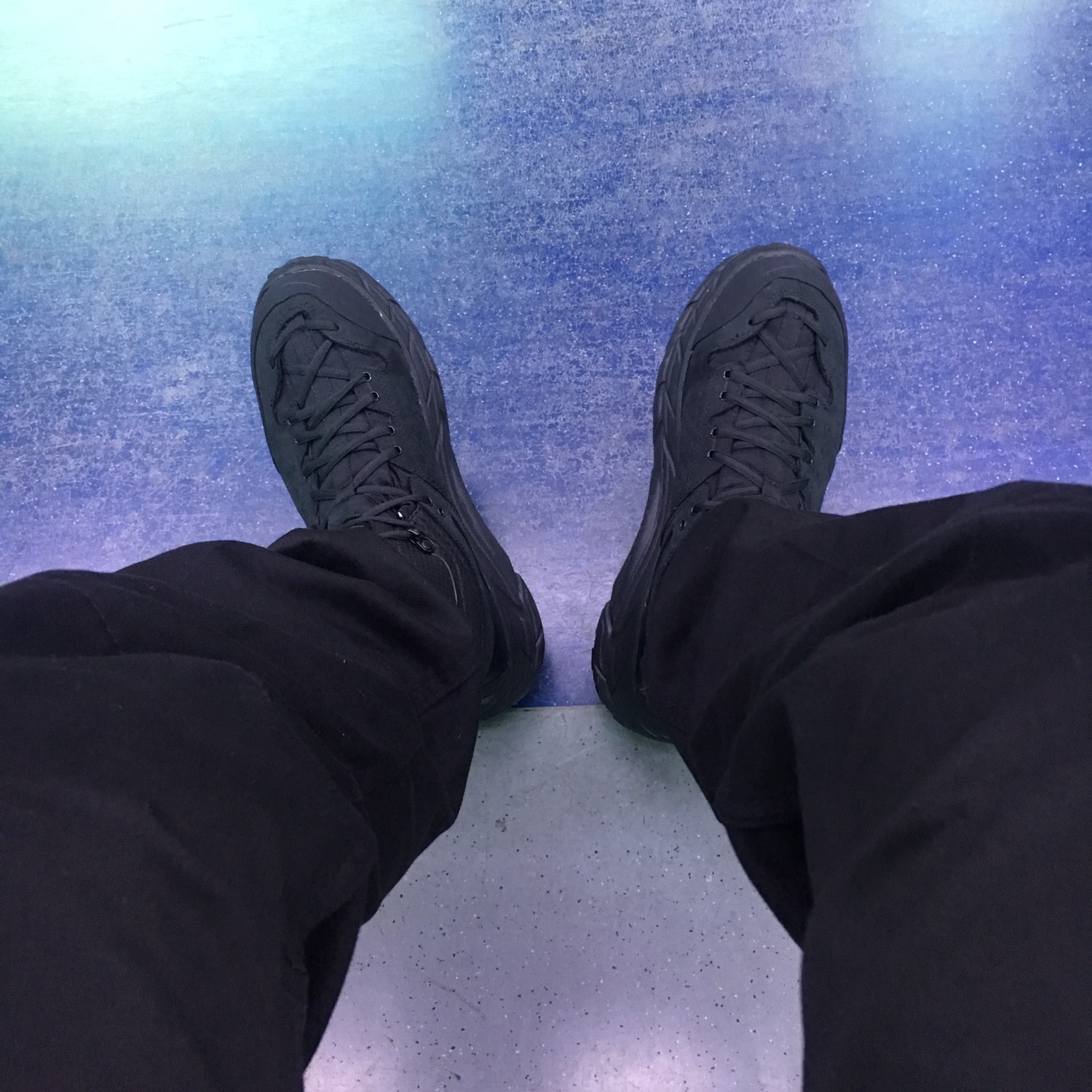 Hoka Tor Ultra High Black 착용 스타일