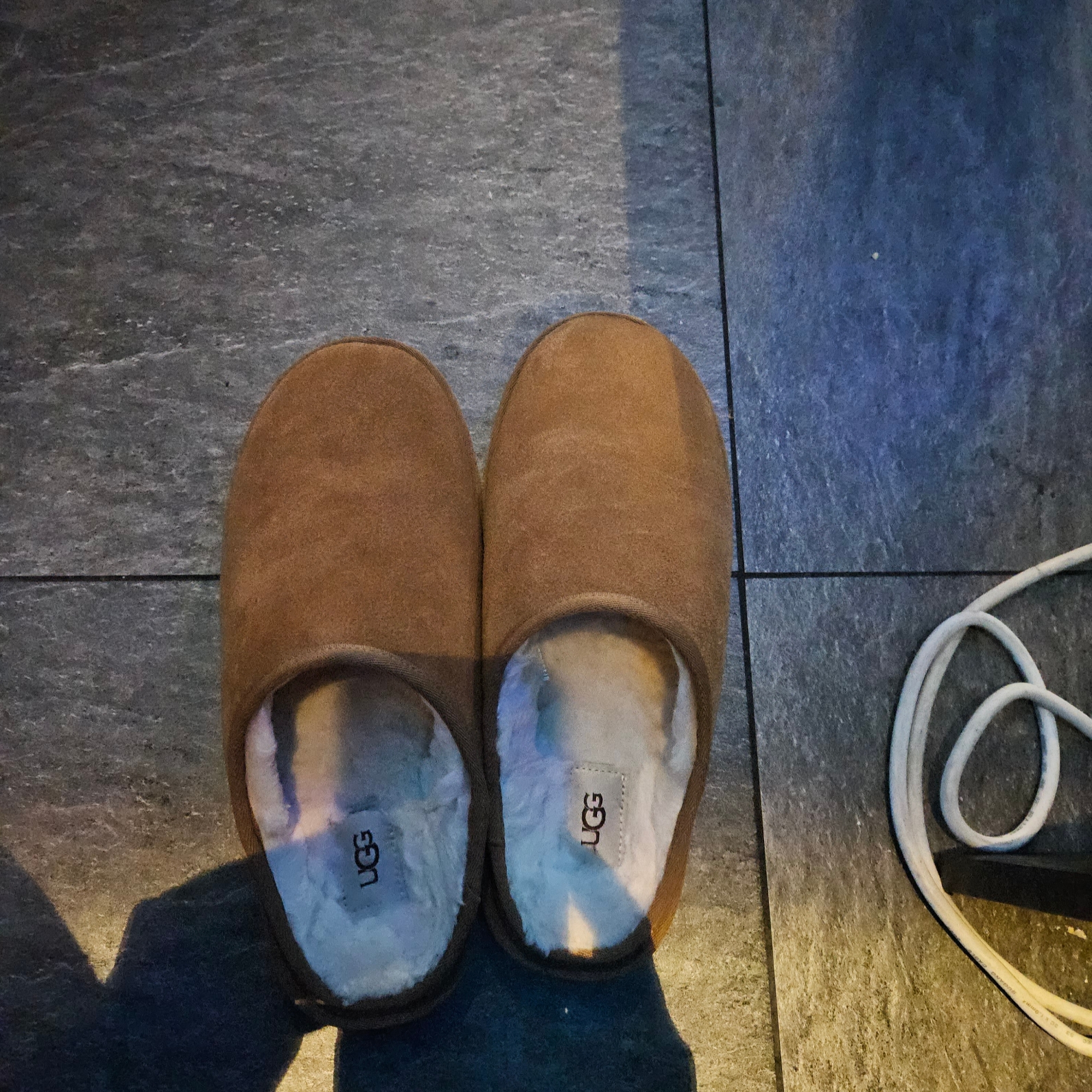 UGG Classic Slip-On Chestnut 착용 스타일