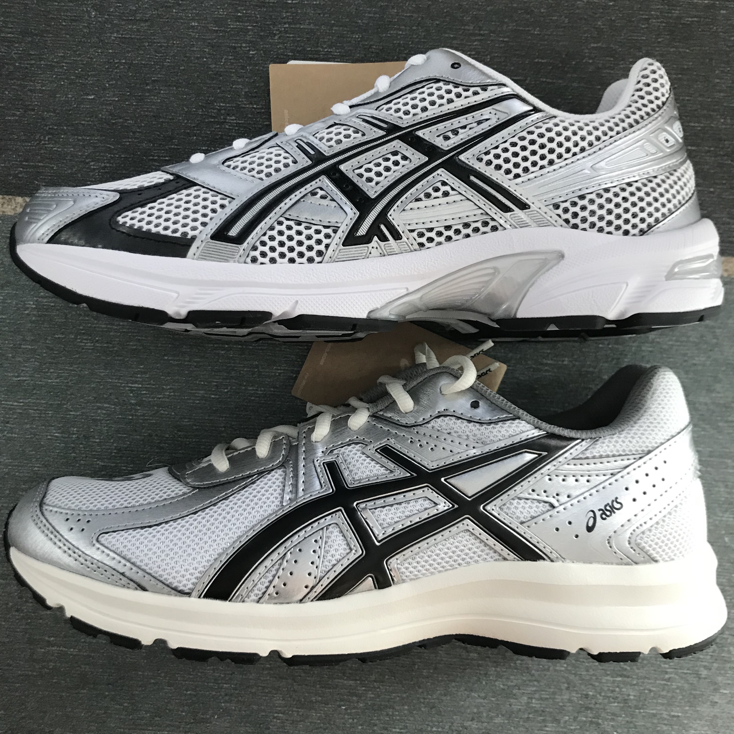 Asics Gel-1130 White Black, Asics Jog 100 S White Black - 2E Wide 착용 스타일