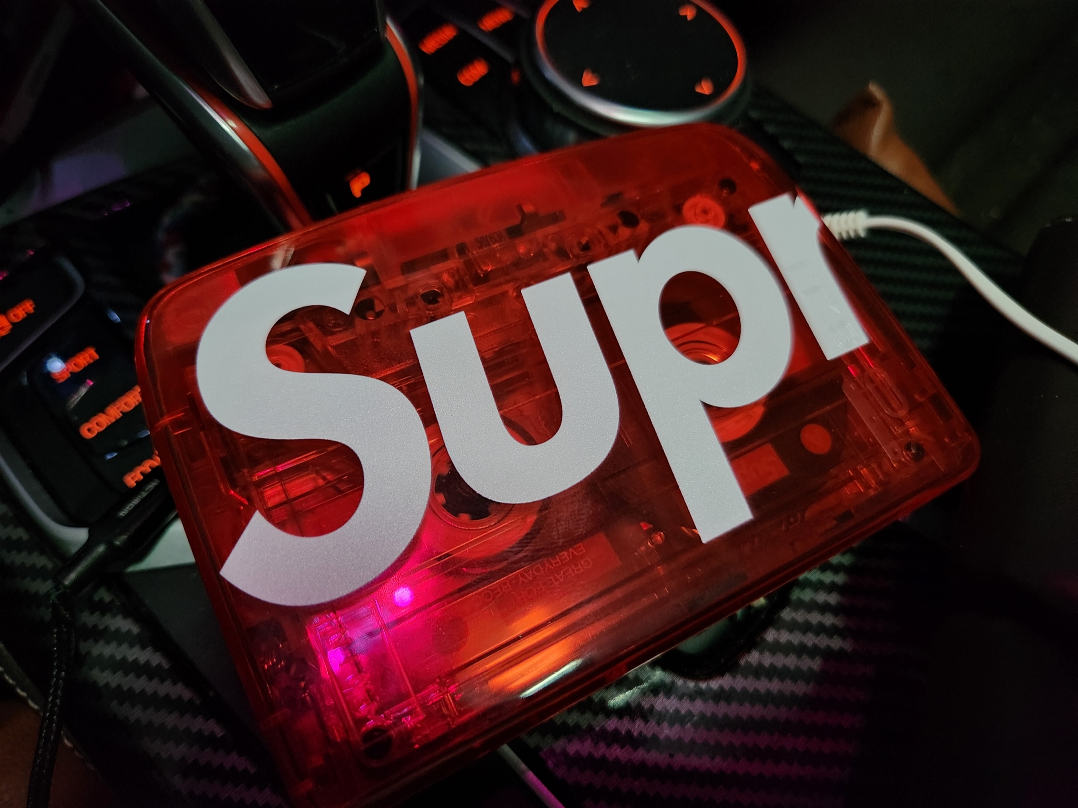 Supreme x Maxell Cassette Tapes Clear (Pack of 5) - 23FW, Supreme x Koss Portapro Headphones White - 23FW 착용 스타일 - 2