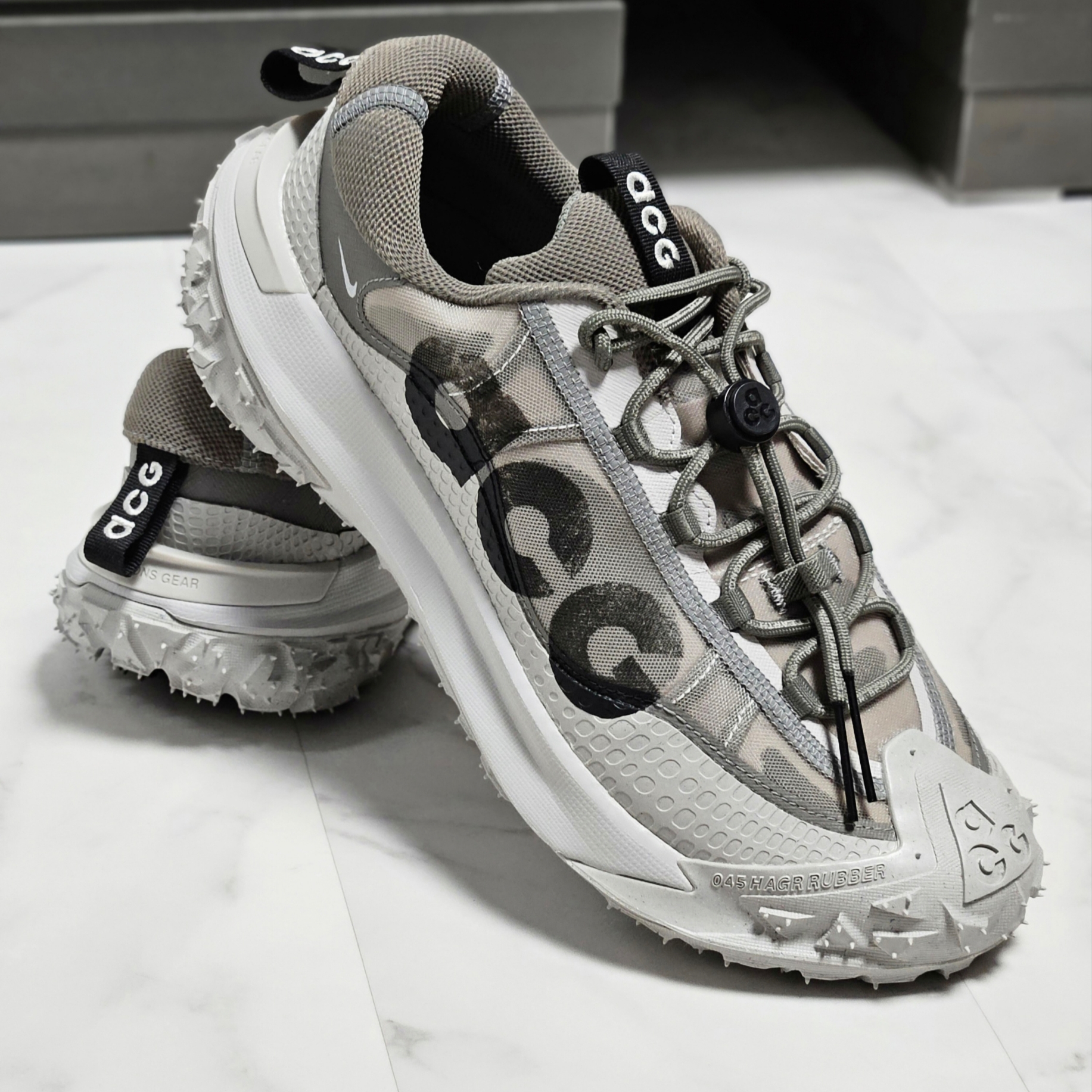 Nike ACG Mountain Fly 2 Low Light Iron Ore Black 착용 스타일 - 6